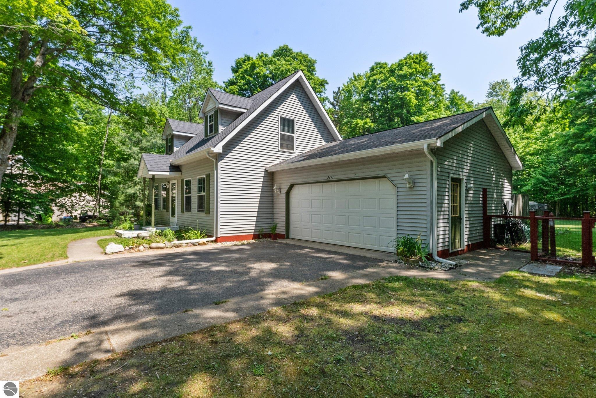 2491 Holland Circle