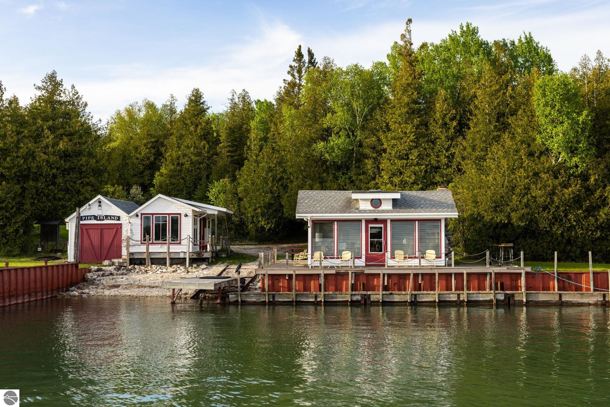 21500 S Pipe Island