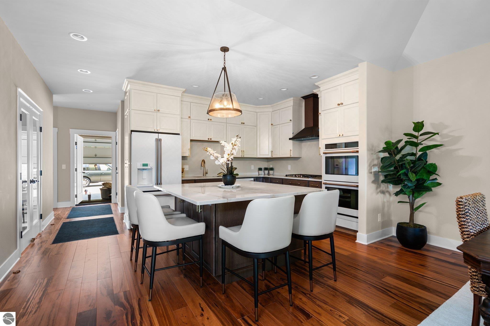 752 N Waypoint Circle