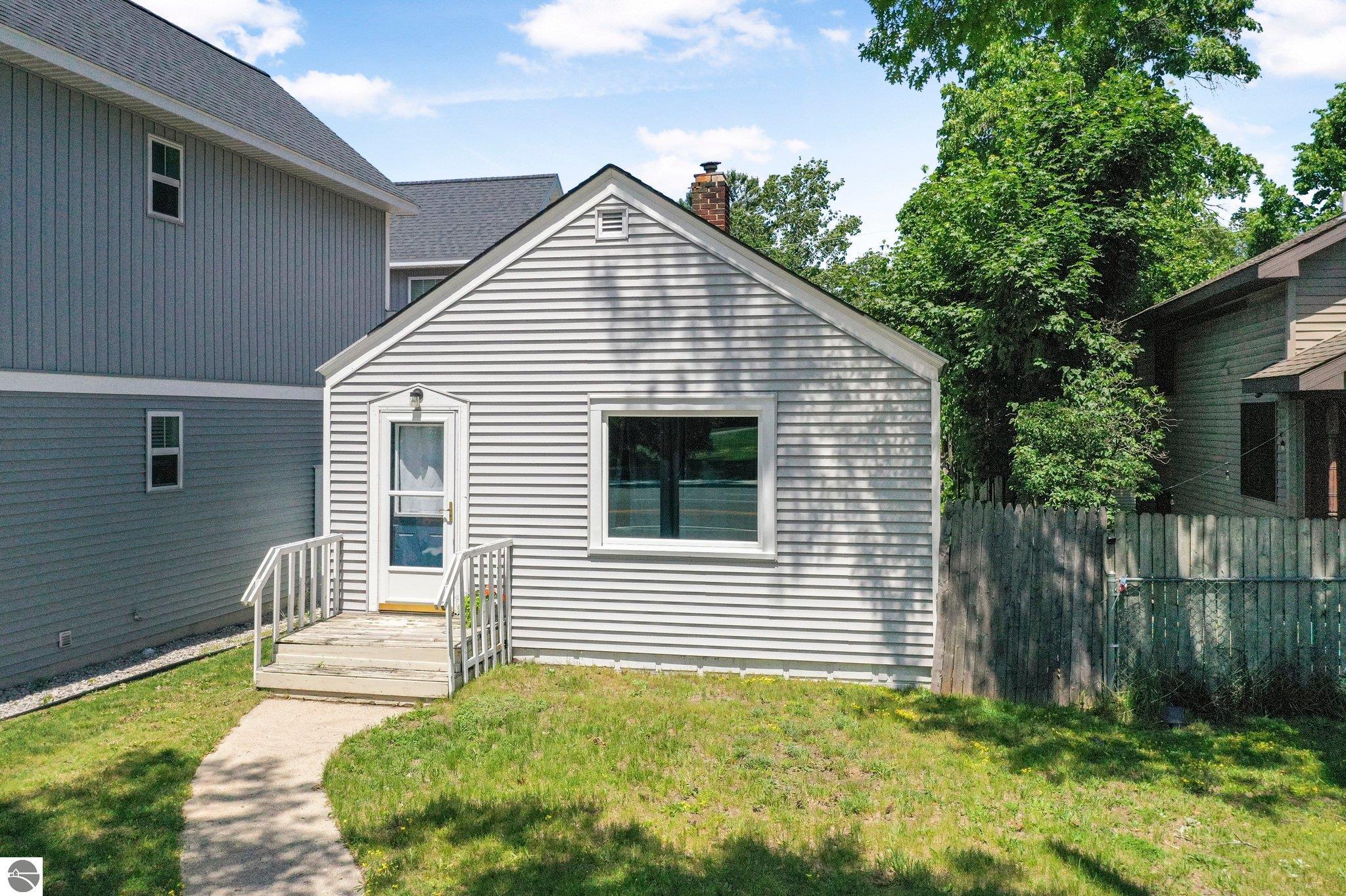 1029 E Front Street