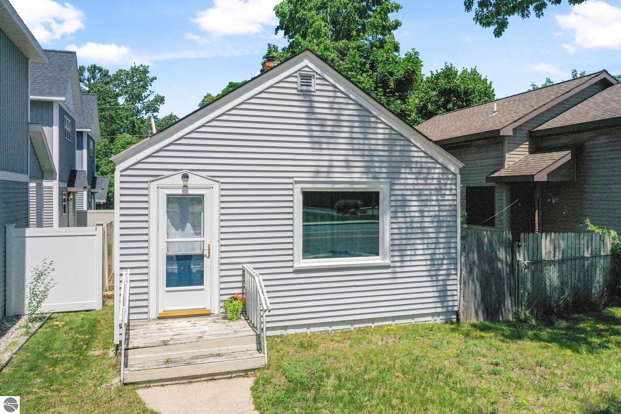 1029 E Front Street