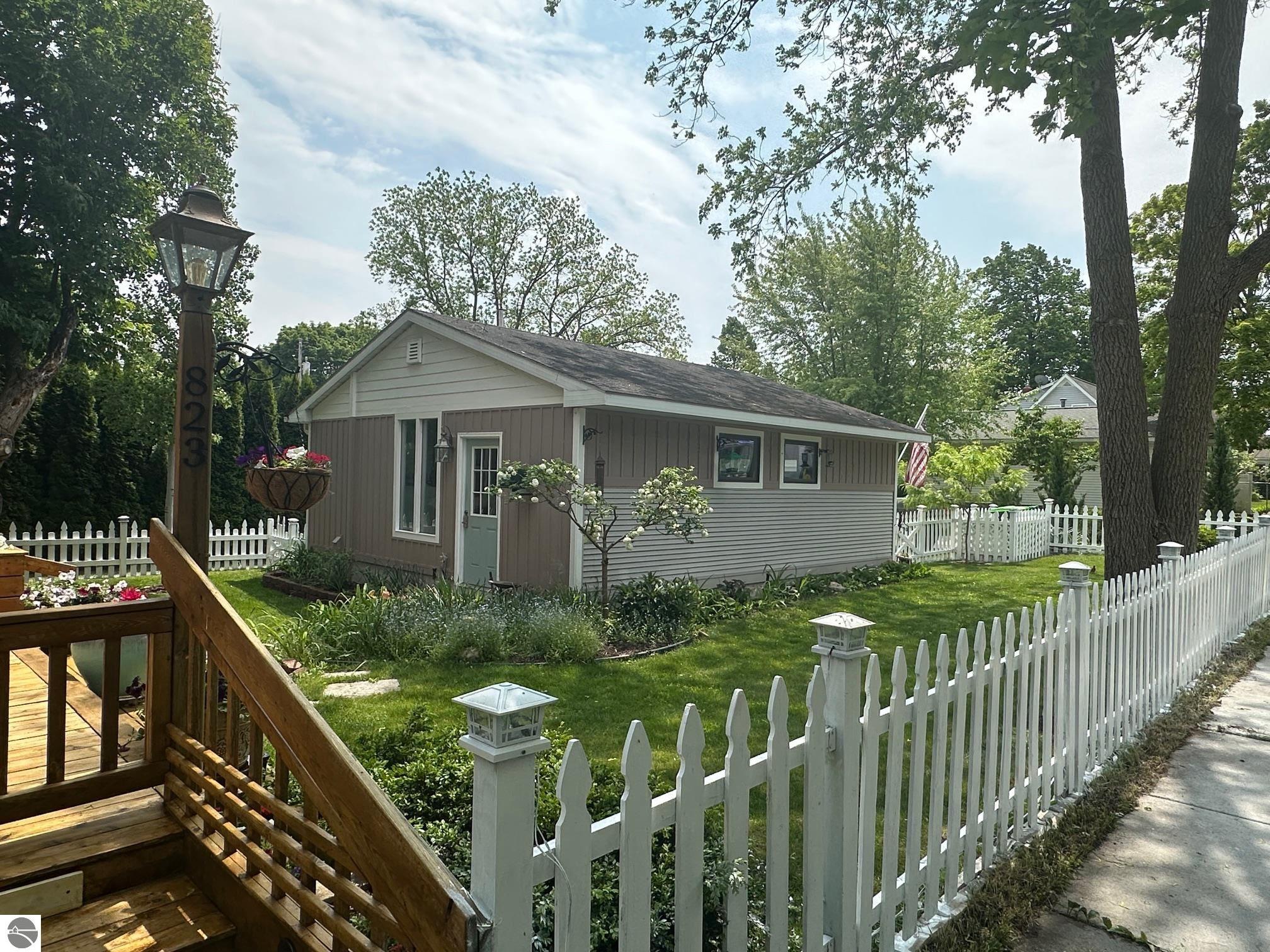 823 Randolph Street