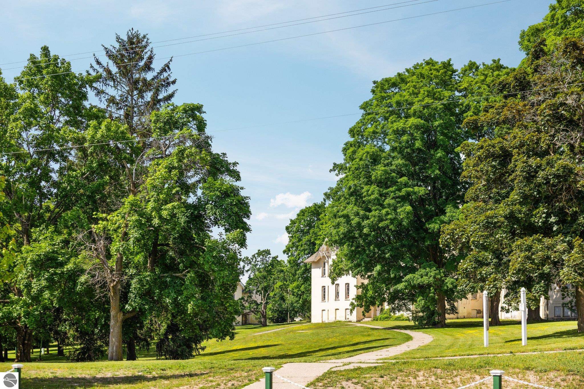 810 Cottageview Drive # 300