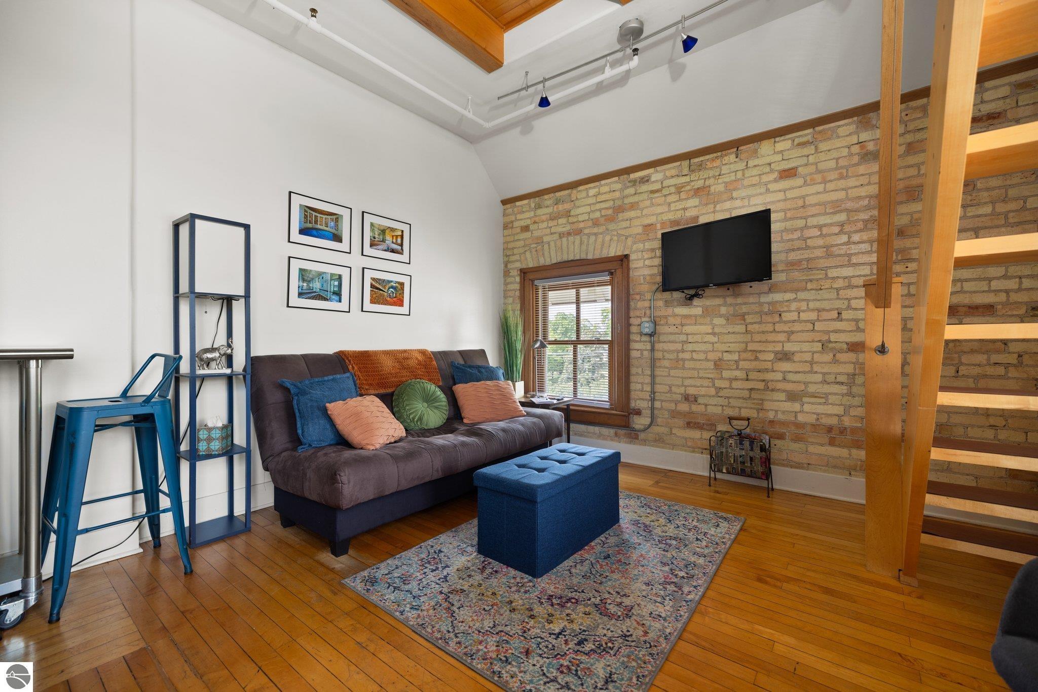 810 Cottageview Drive # 300