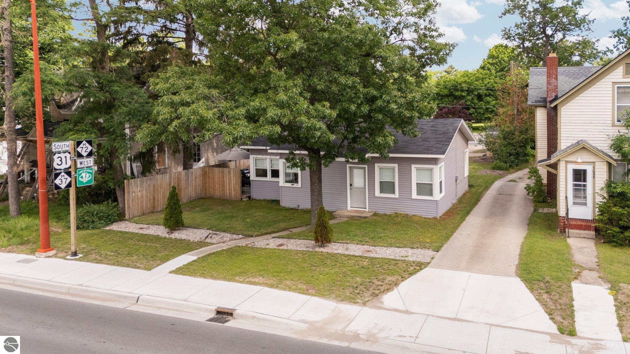 1047 E Front Street