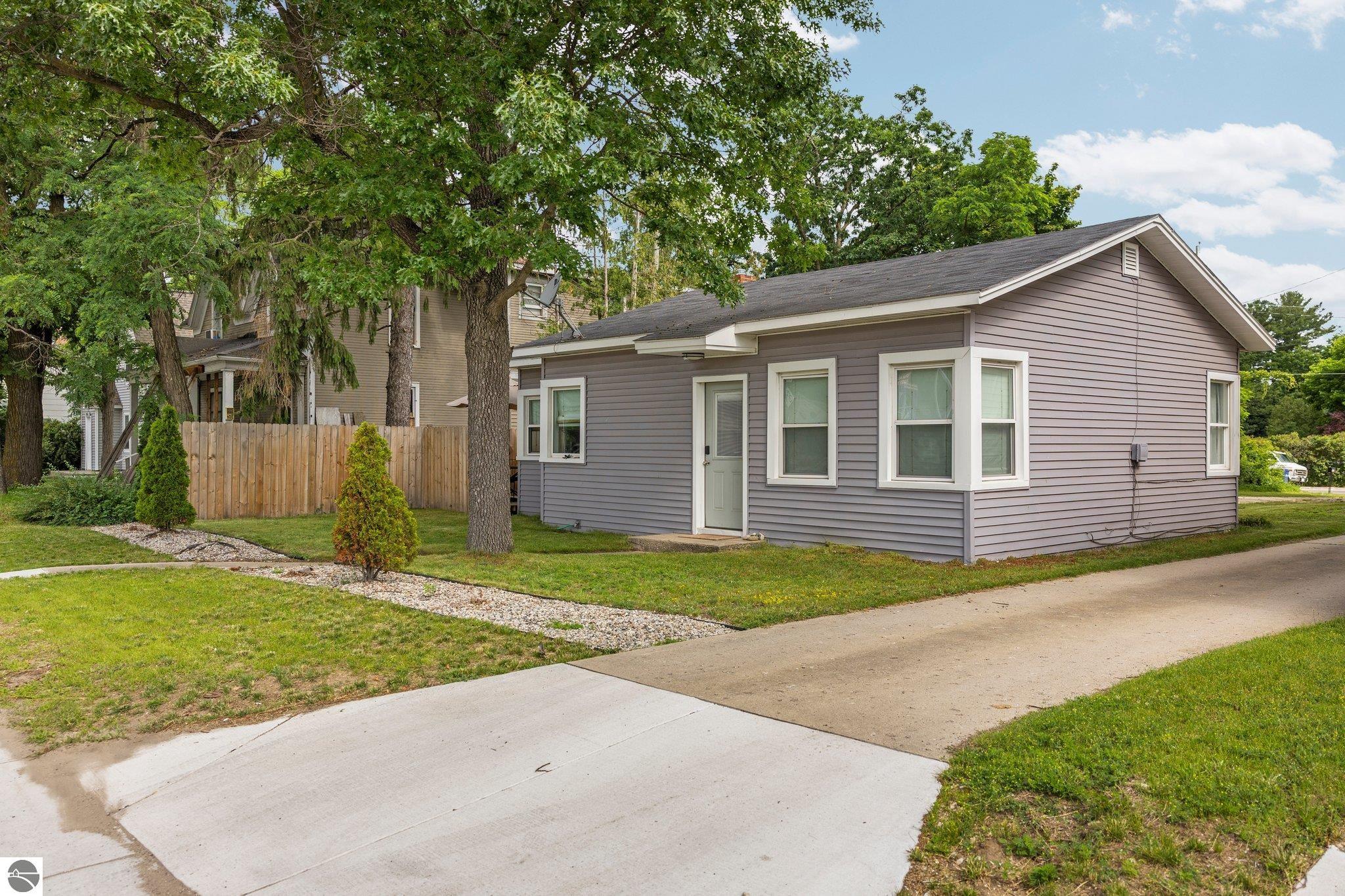 1047 E Front Street