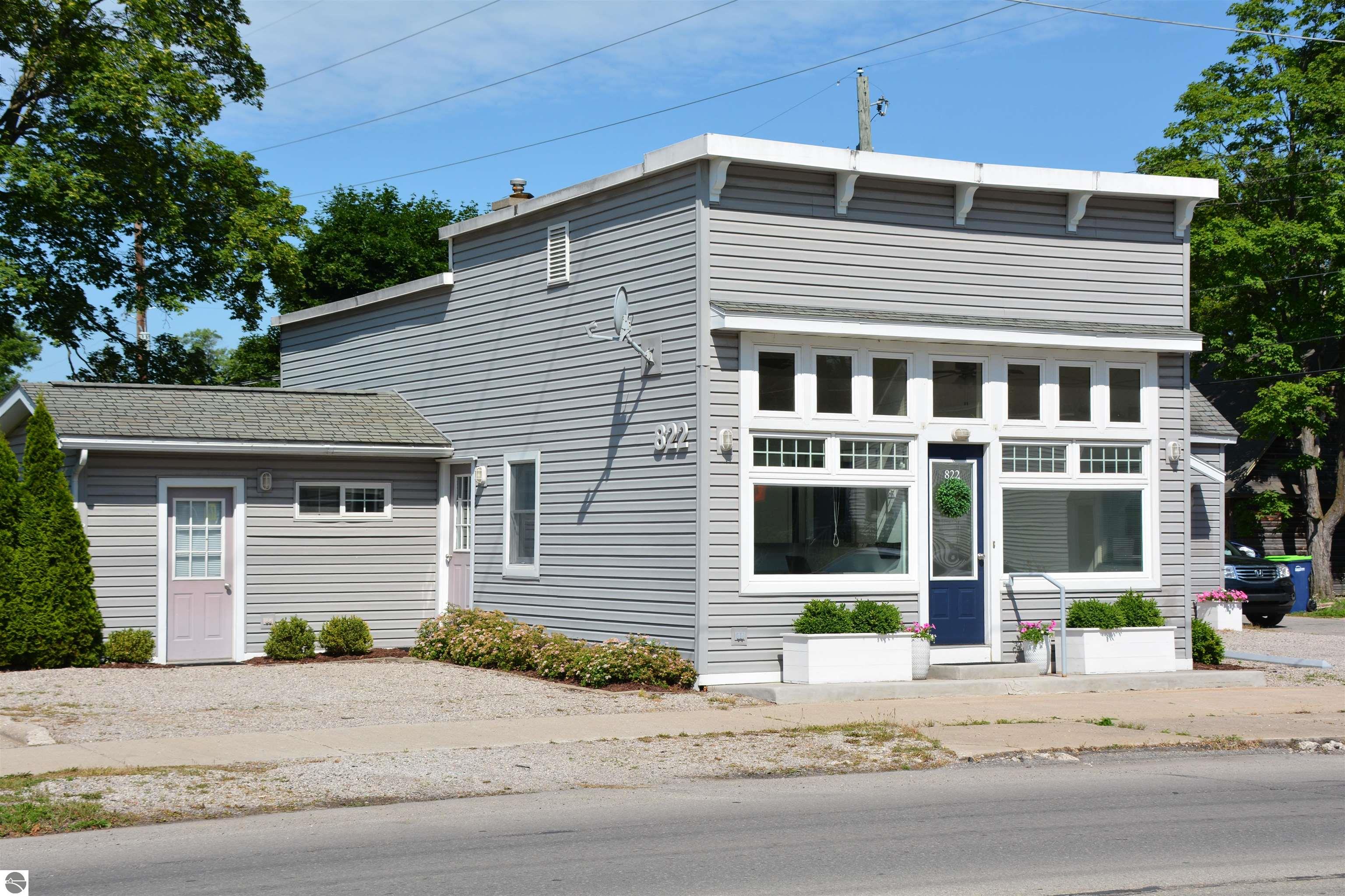 822 Cass Street