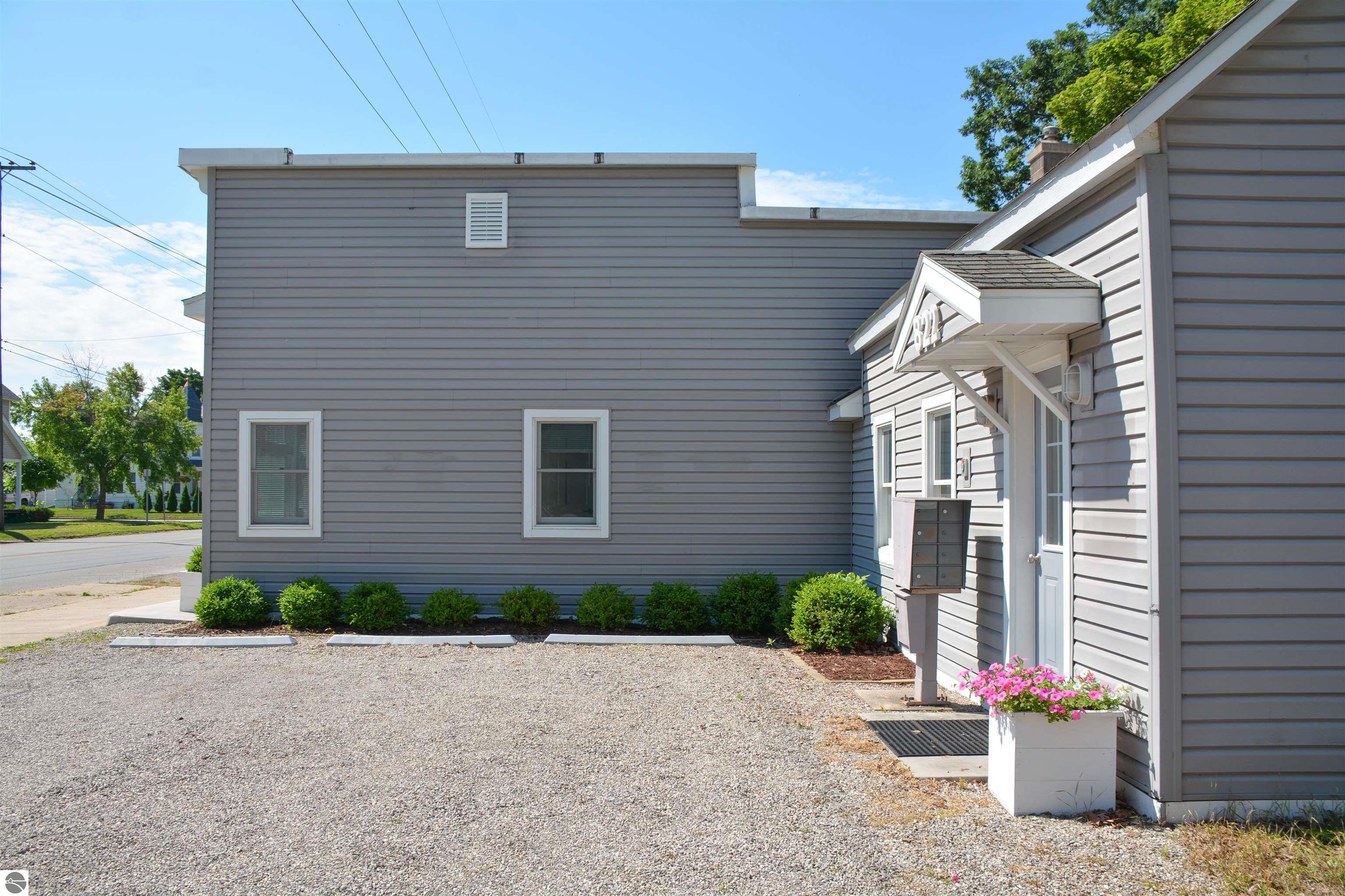 822 Cass Street