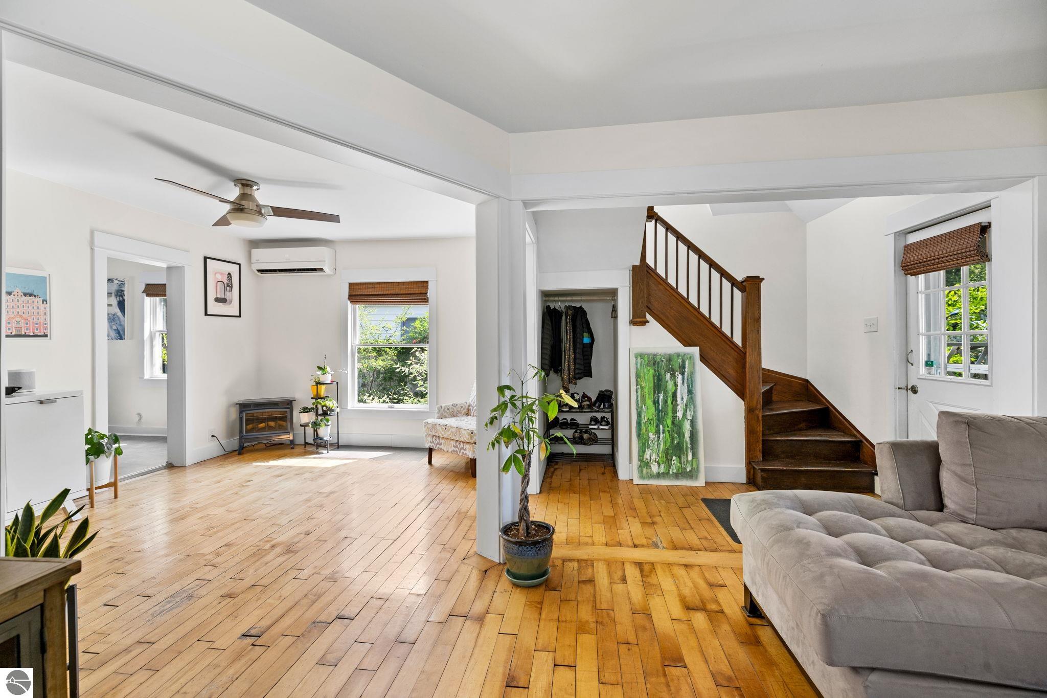 610 W Tenth Street