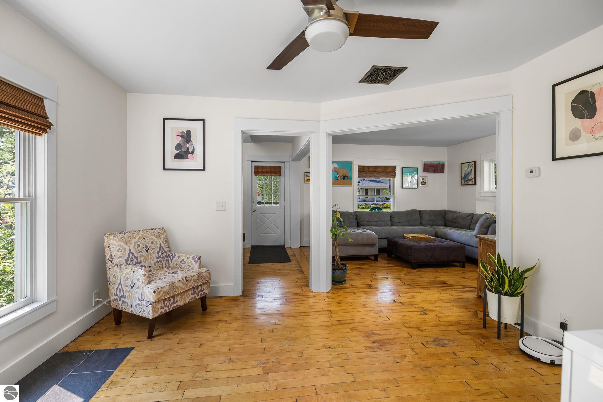 610 W Tenth Street