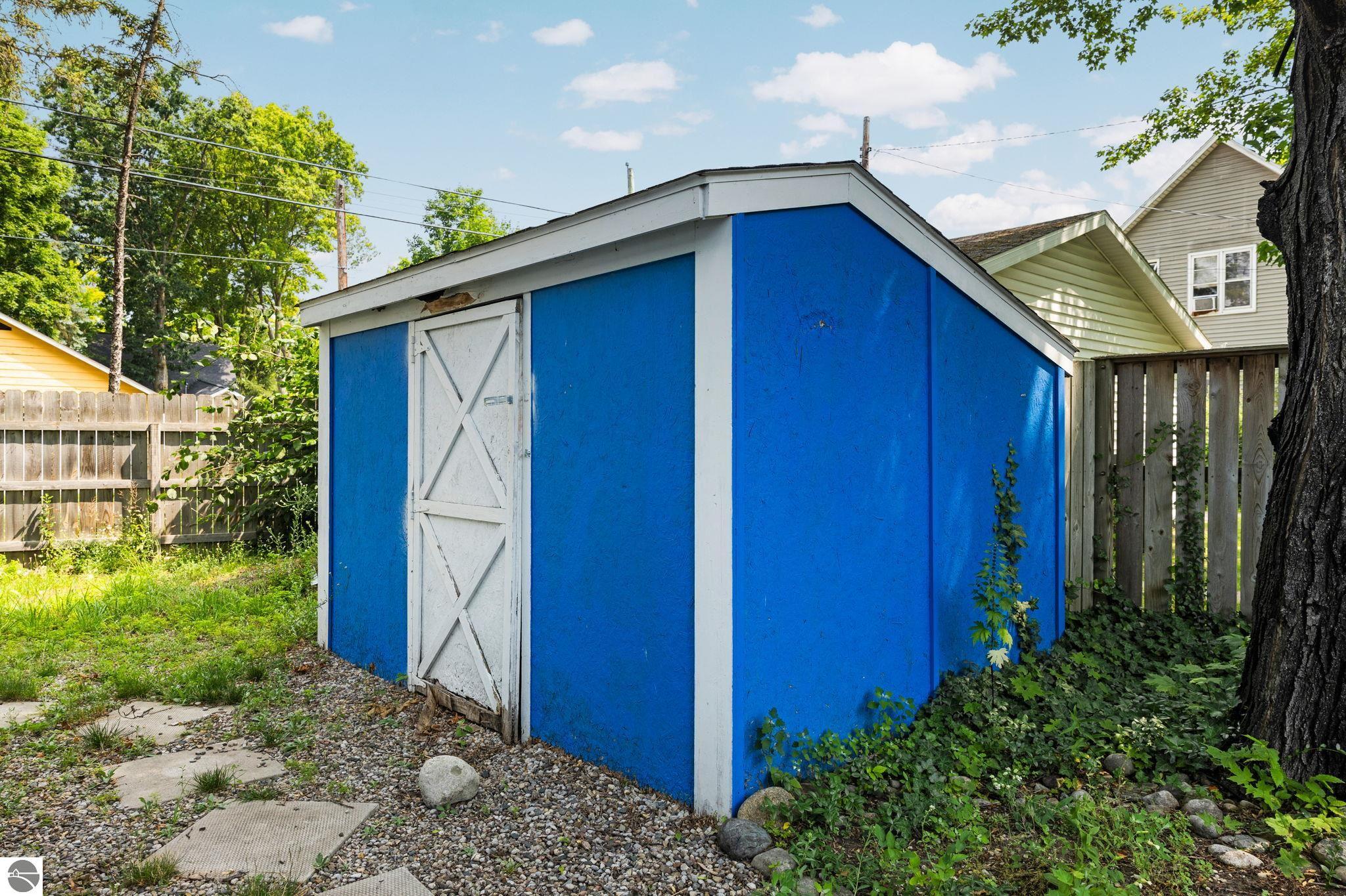 610 W Tenth Street