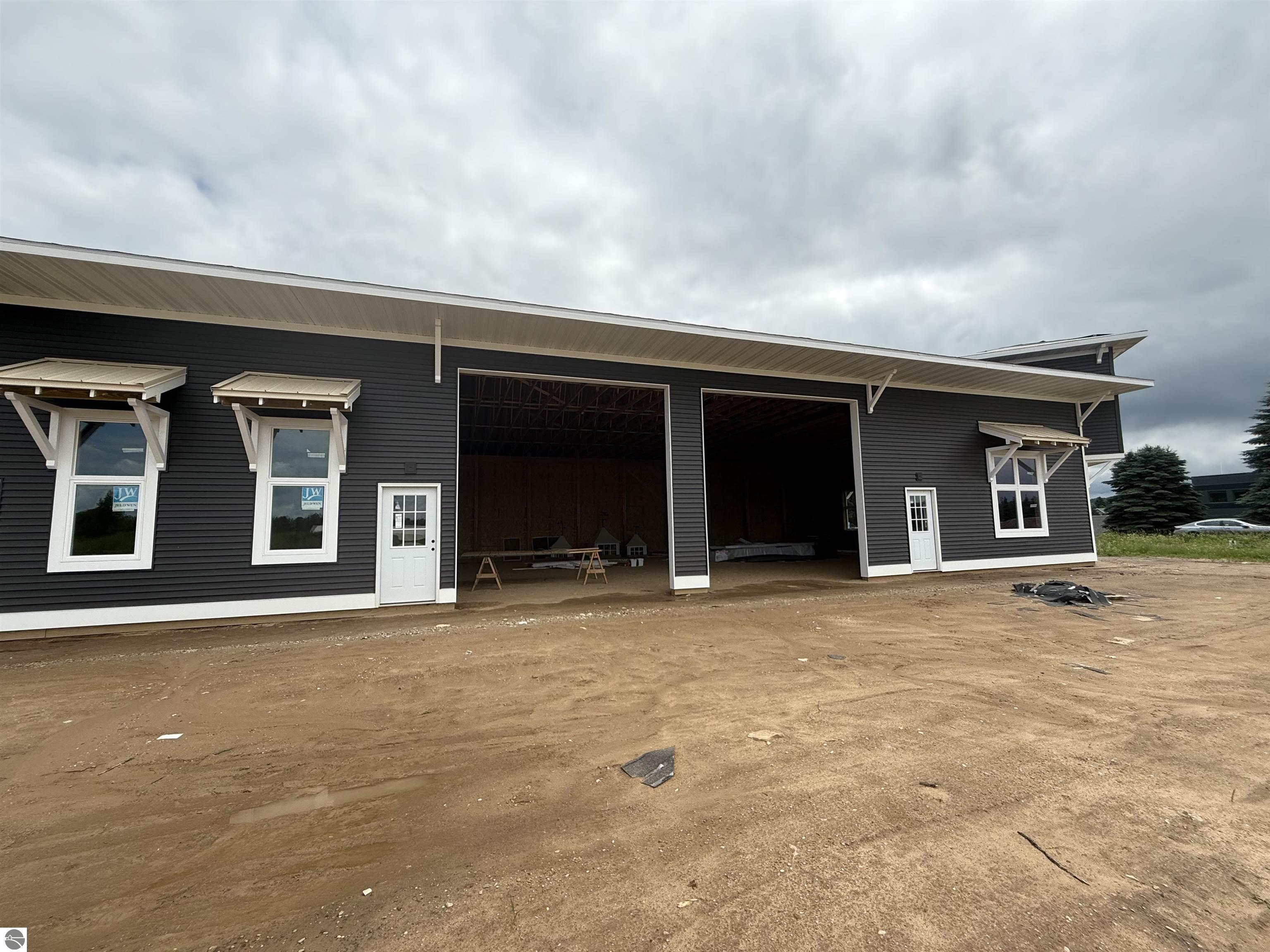 6379 N Railway Commons
