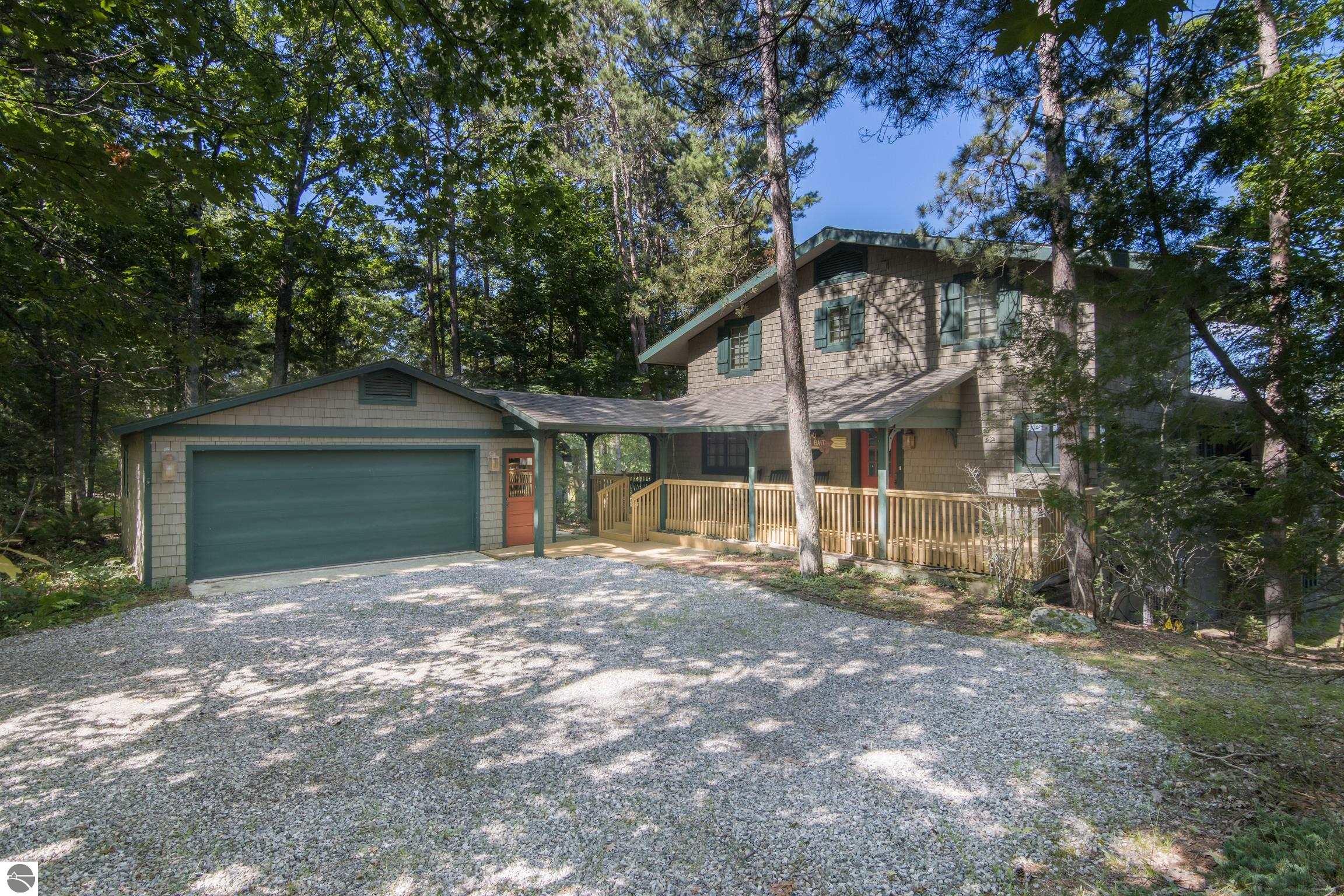 5196 MacKenzie Drive