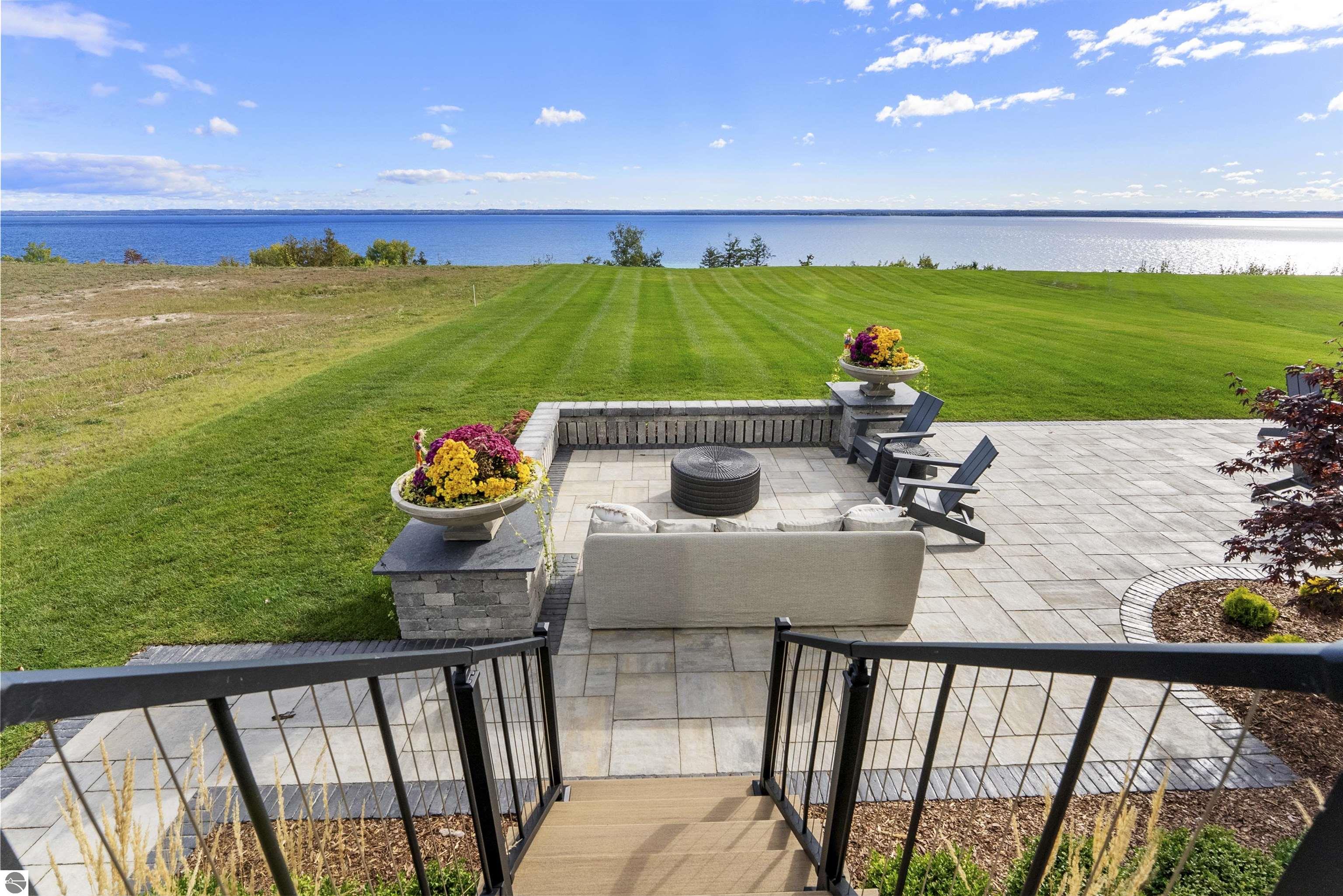 15722 Waters Edge