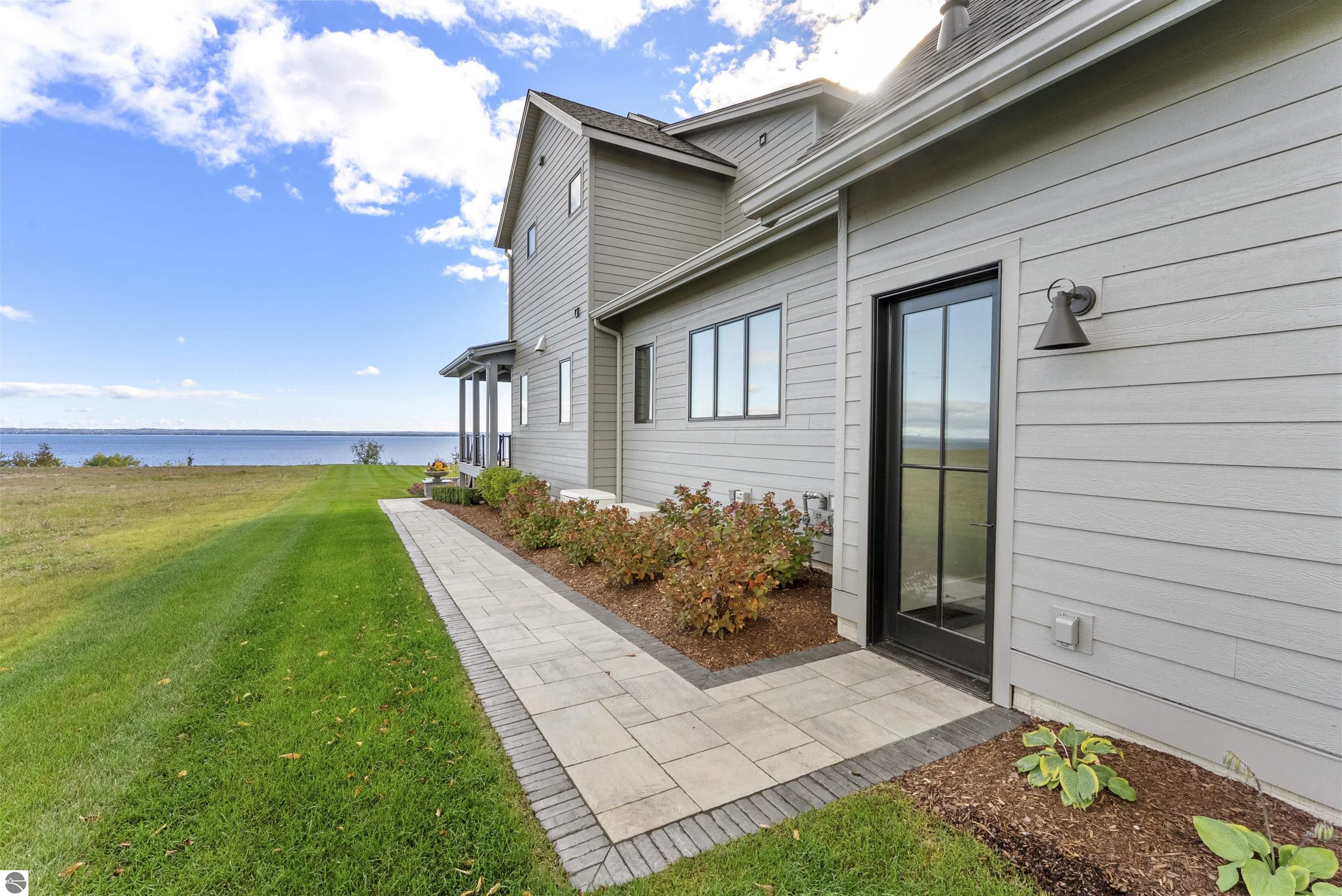 15722 Waters Edge