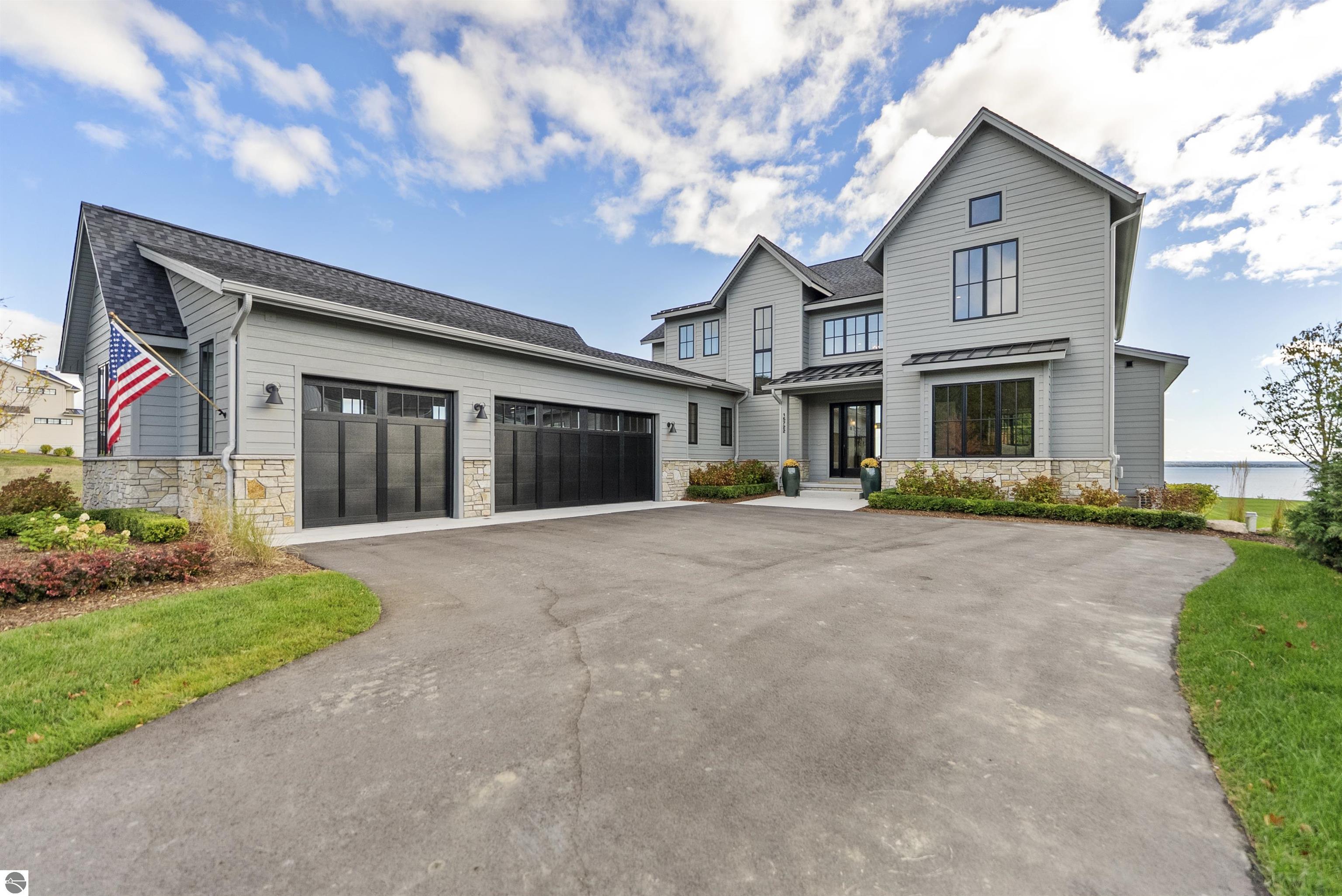 15722 Waters Edge