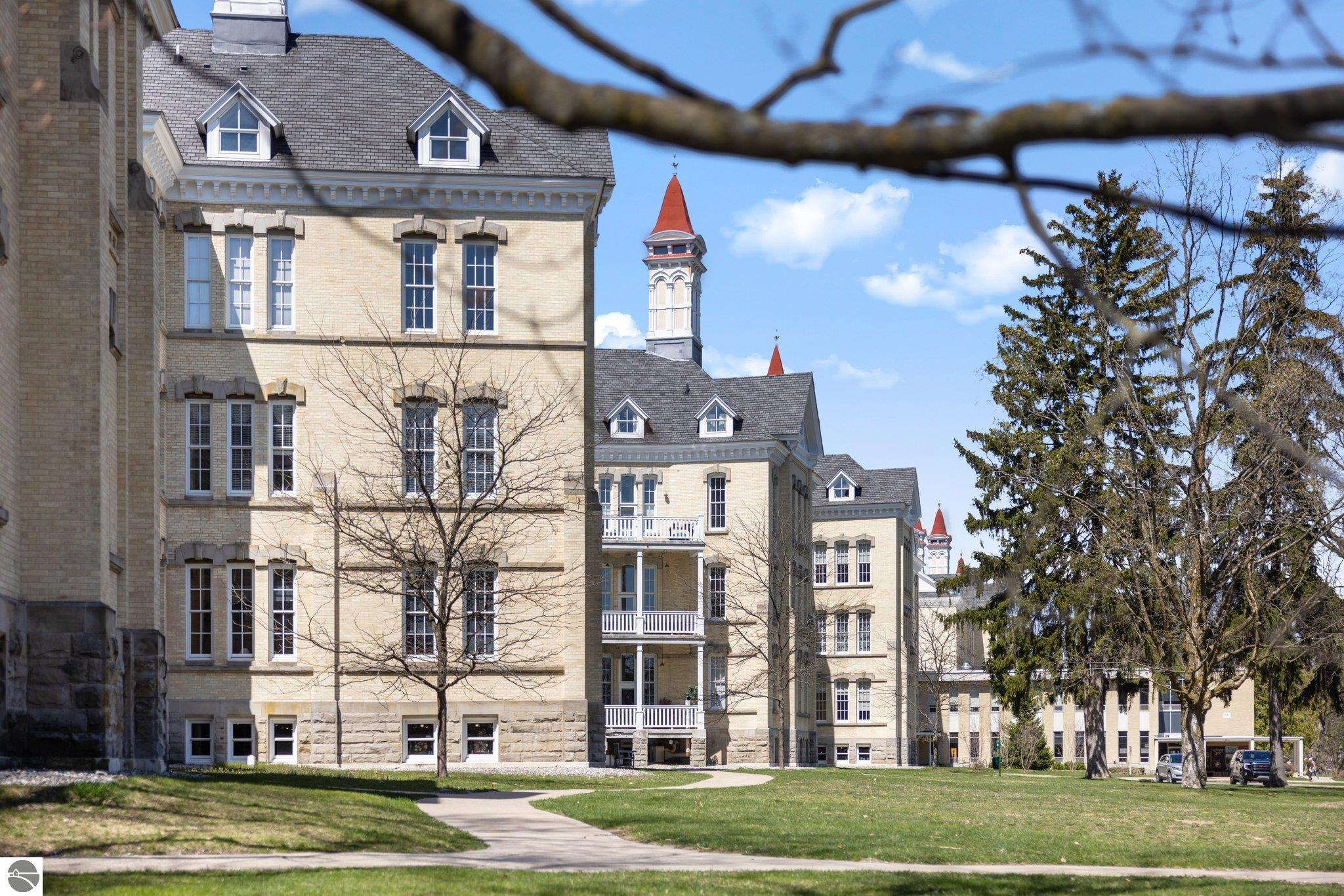 830-204 Cottageview Drive # 204