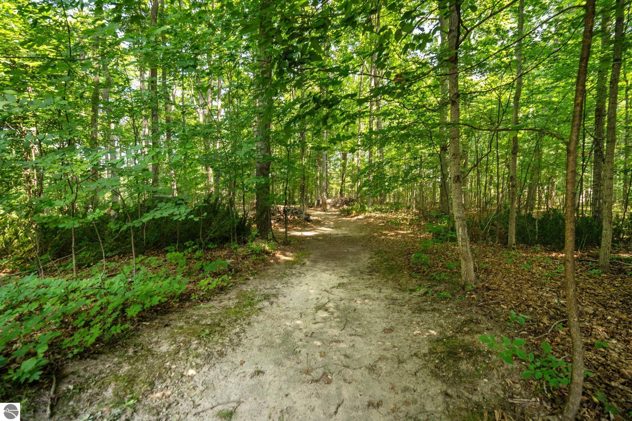 9866 Bobbys Trail