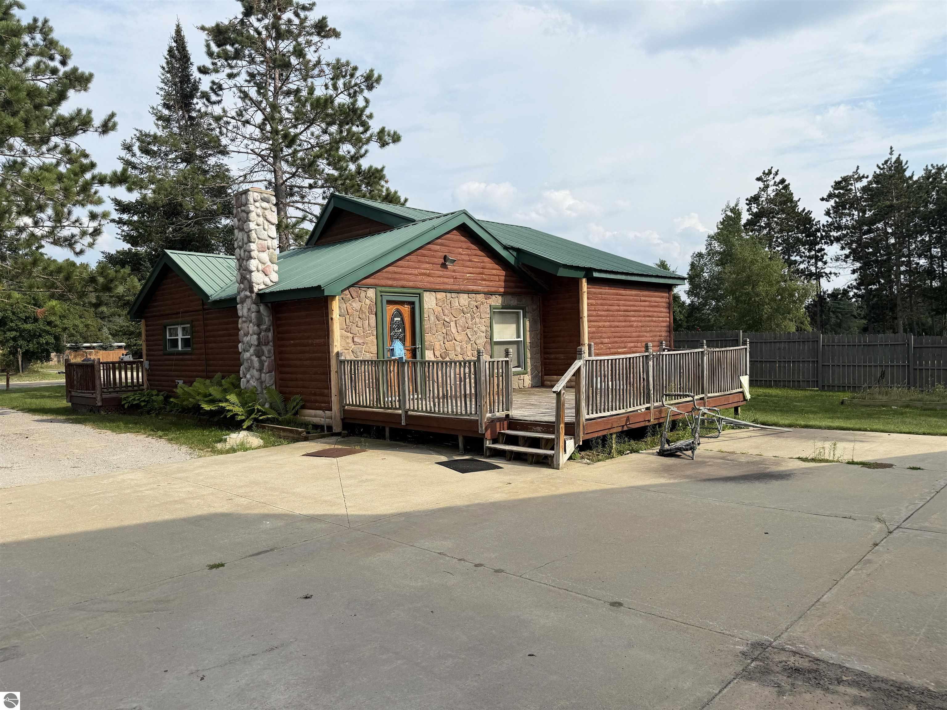 1952 S Stephan Bridge Road