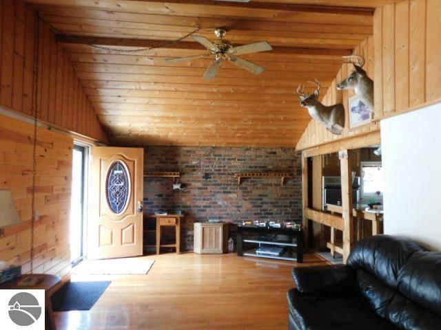 1952 S Stephan Bridge Road