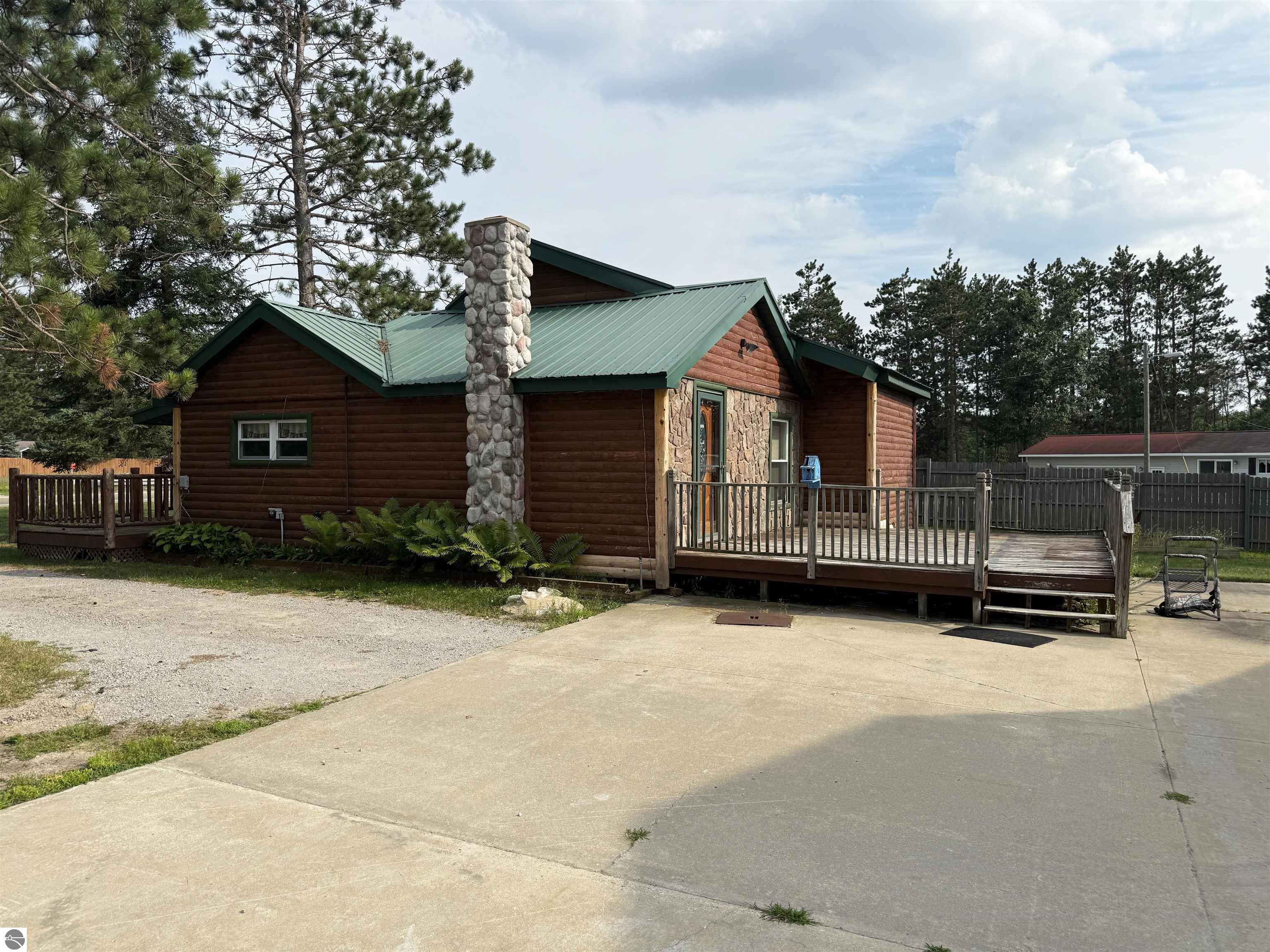 1952 S Stephan Bridge Road