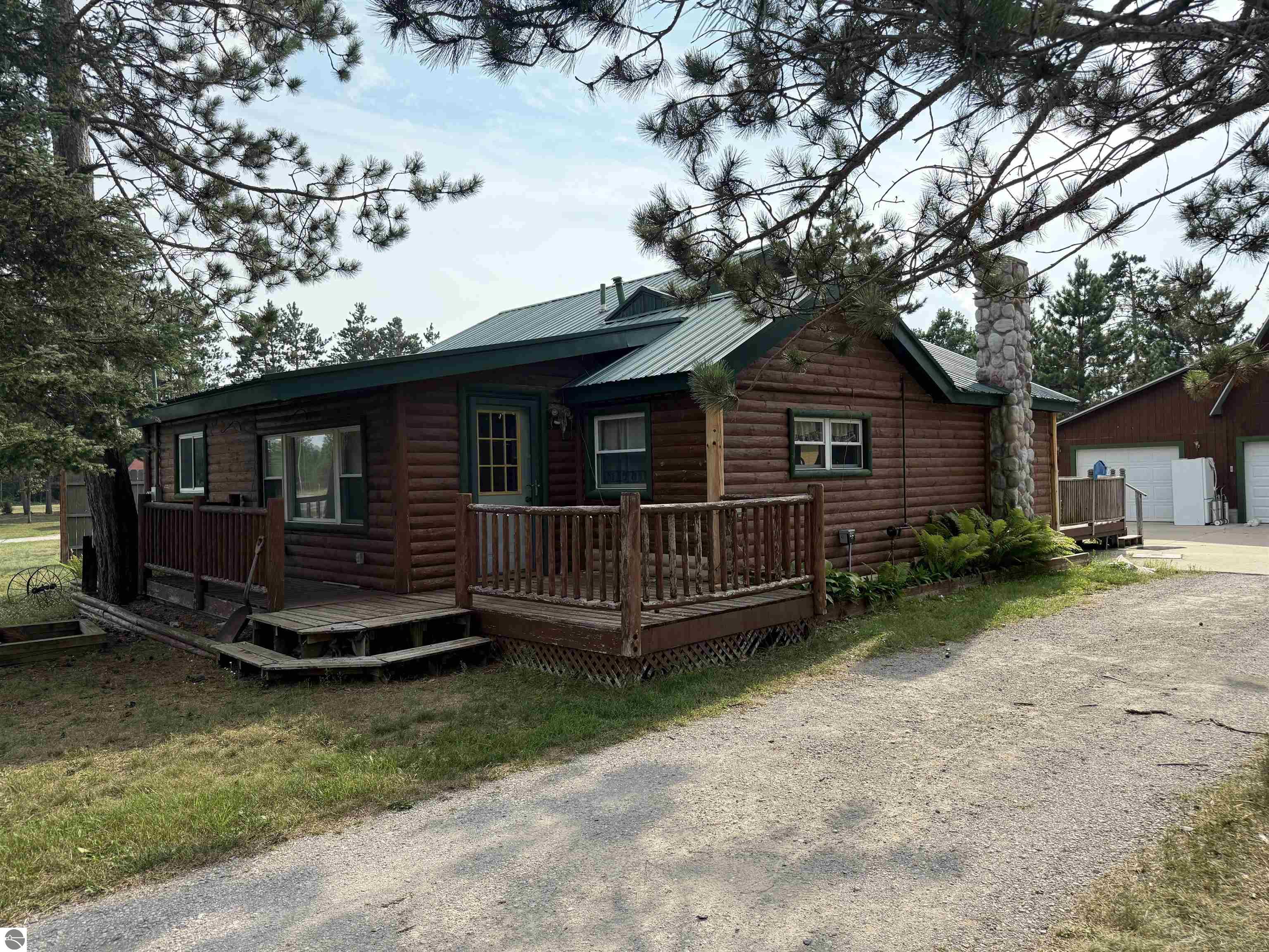 1952 S Stephan Bridge Road