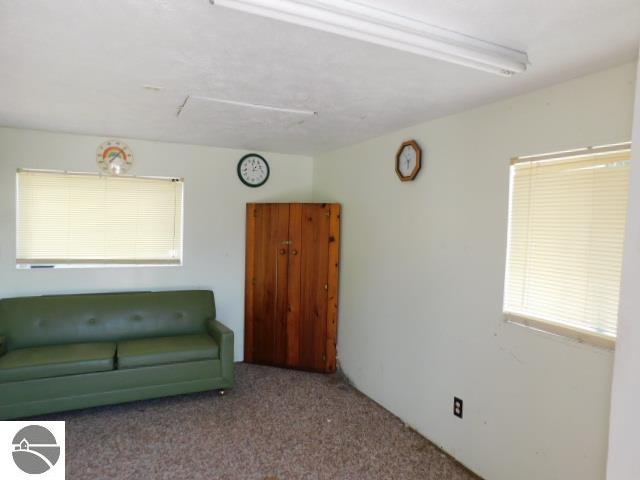 1952 S Stephan Bridge Road