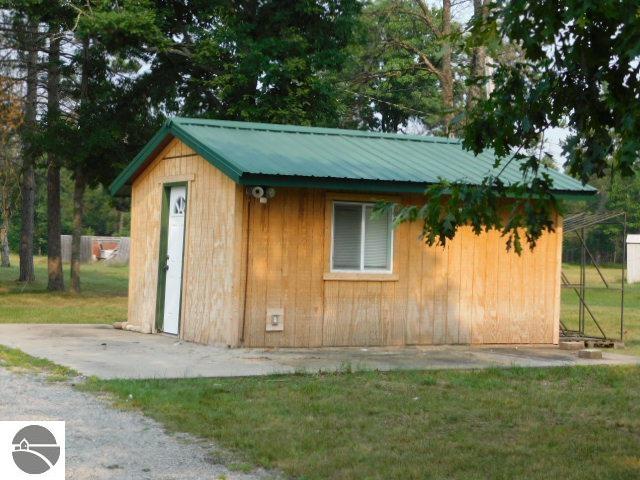 1952 S Stephan Bridge Road