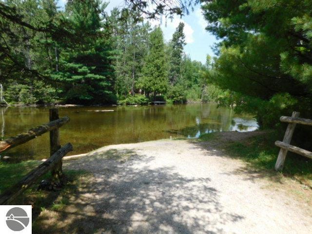 1952 S Stephan Bridge Road