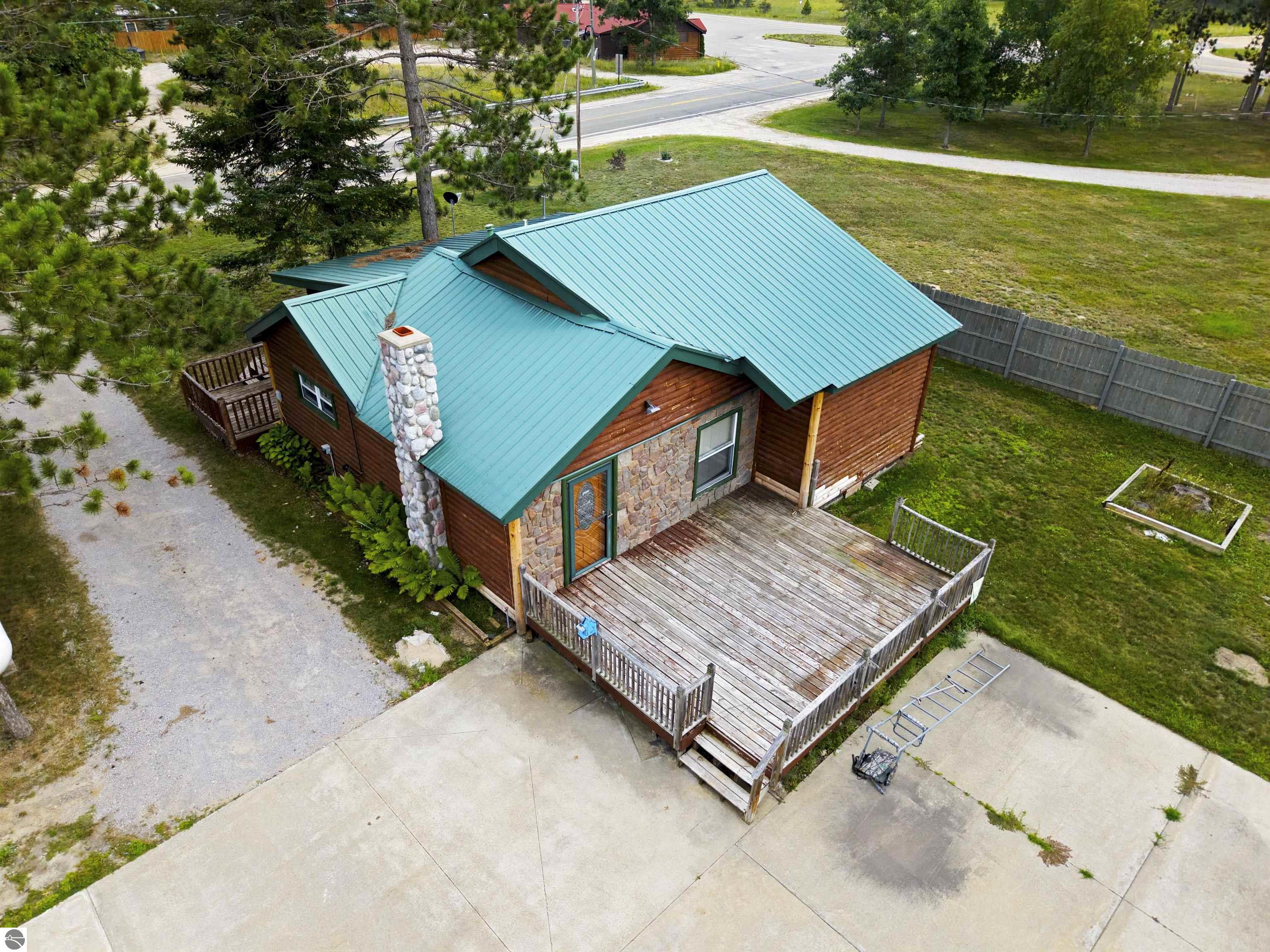 1952 S Stephan Bridge Road