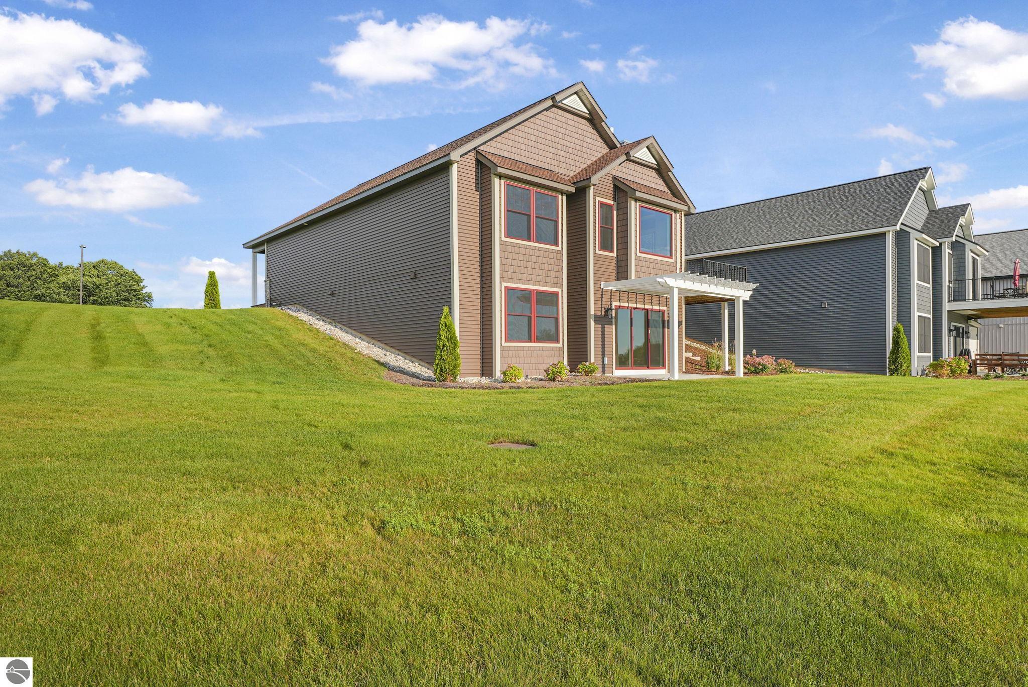 2808 W Crown Drive