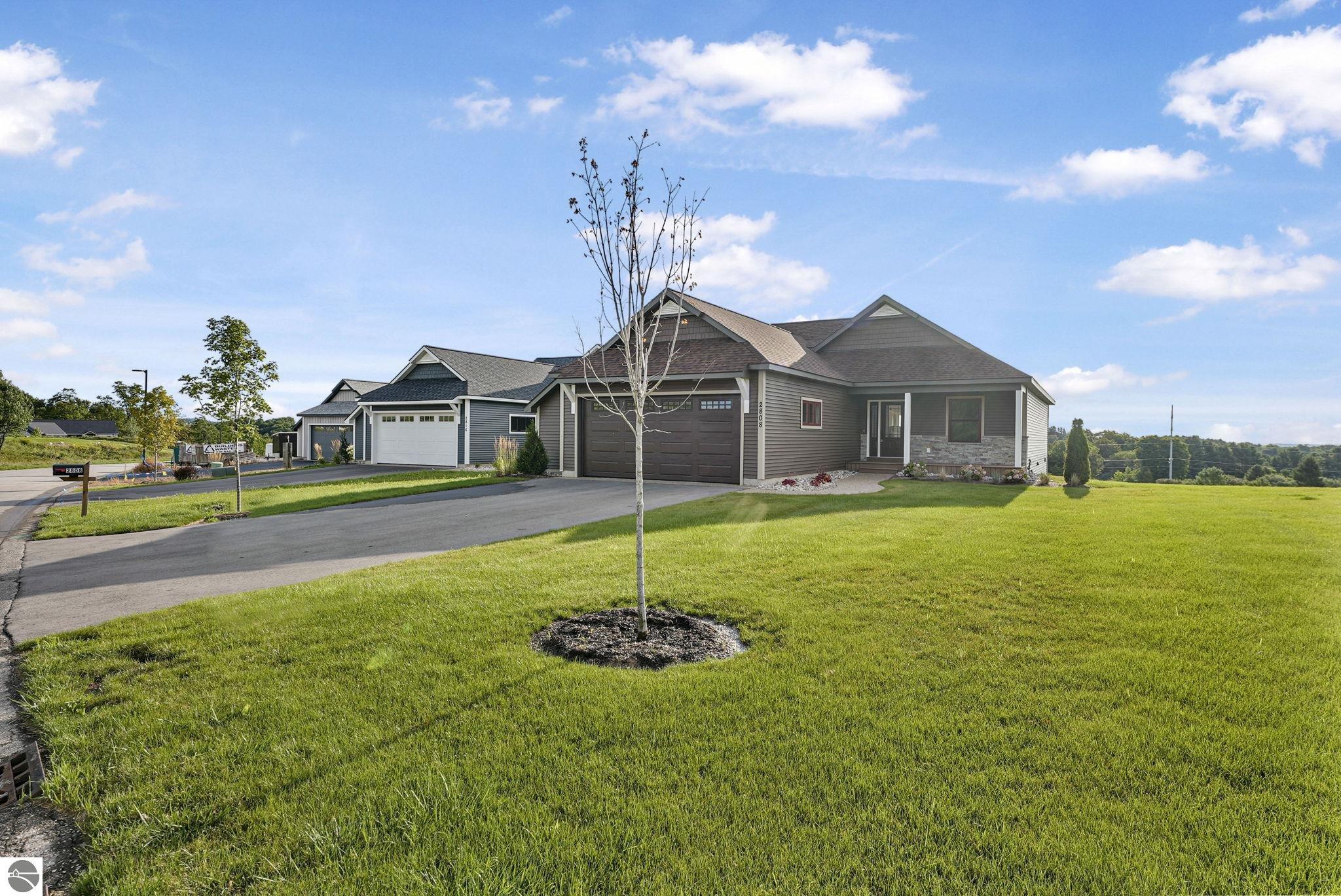 2808 W Crown Drive