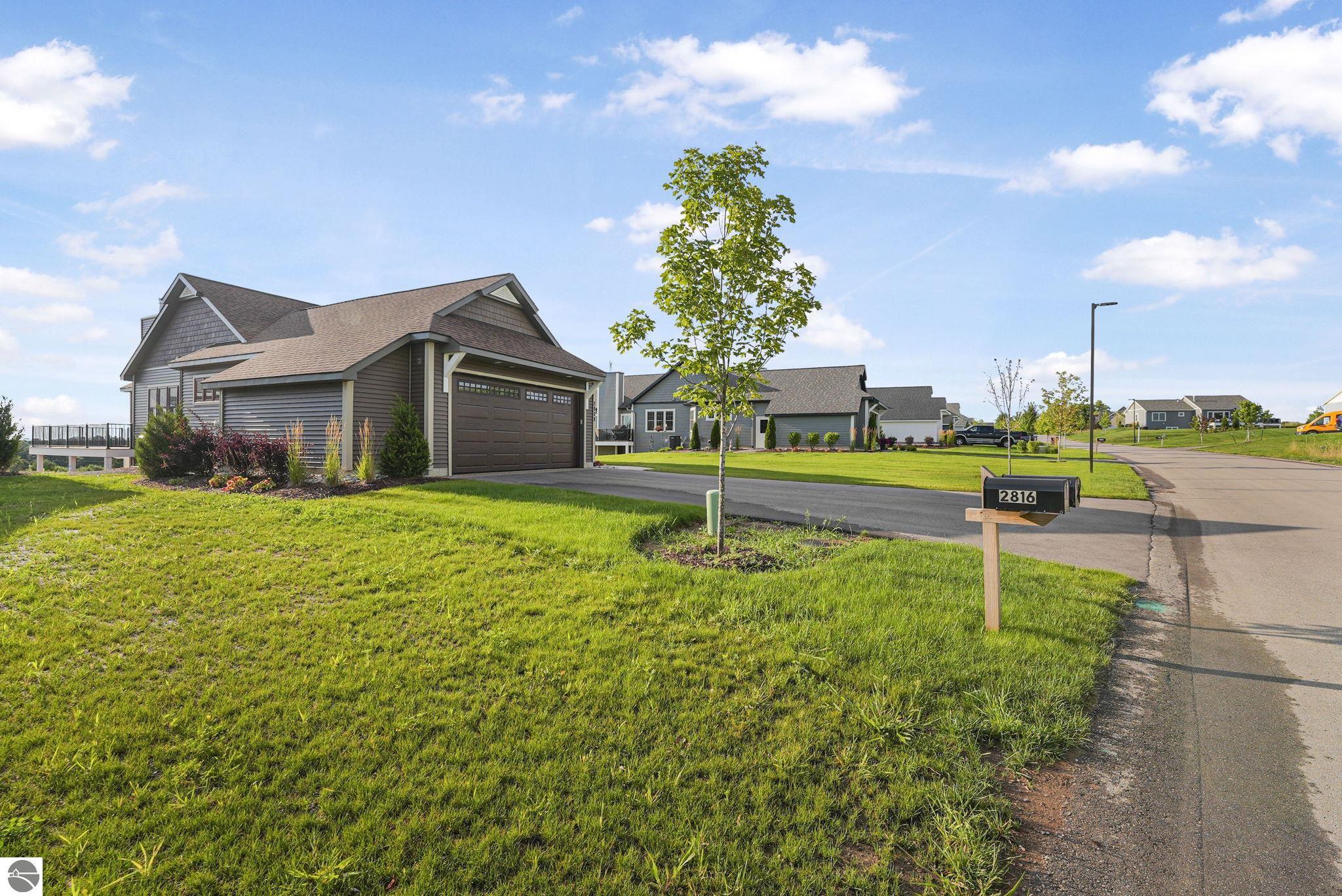 2808 W Crown Drive