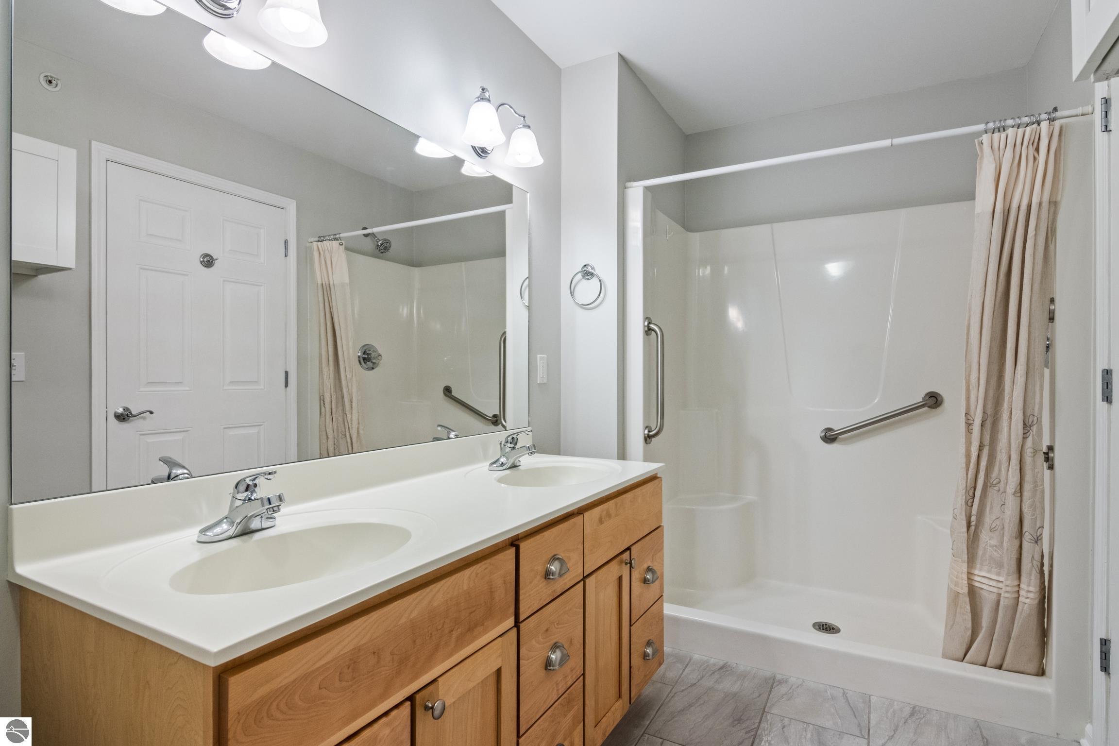 1122 Lake Ridge Drive # 201