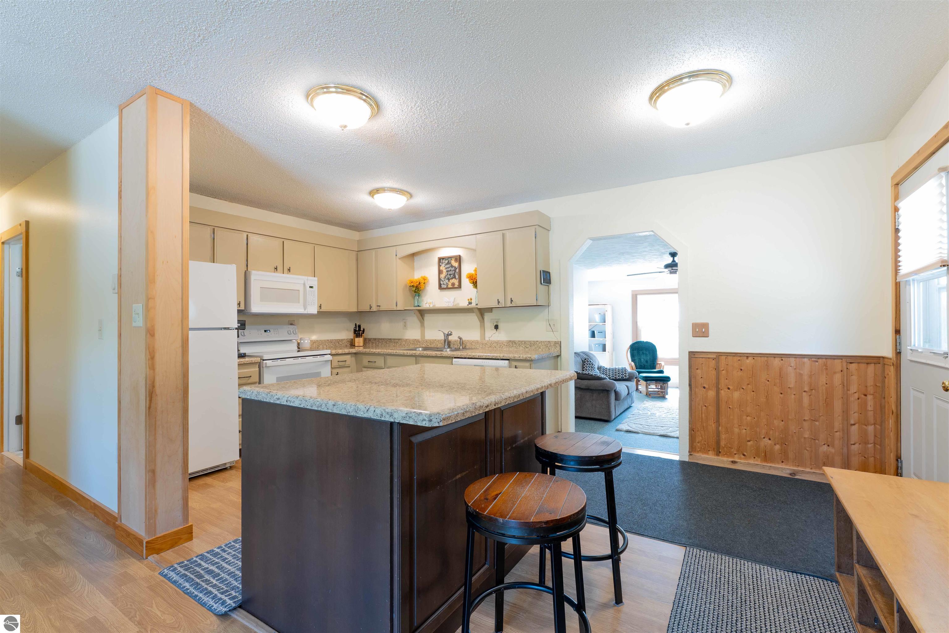 117 W Carl Street