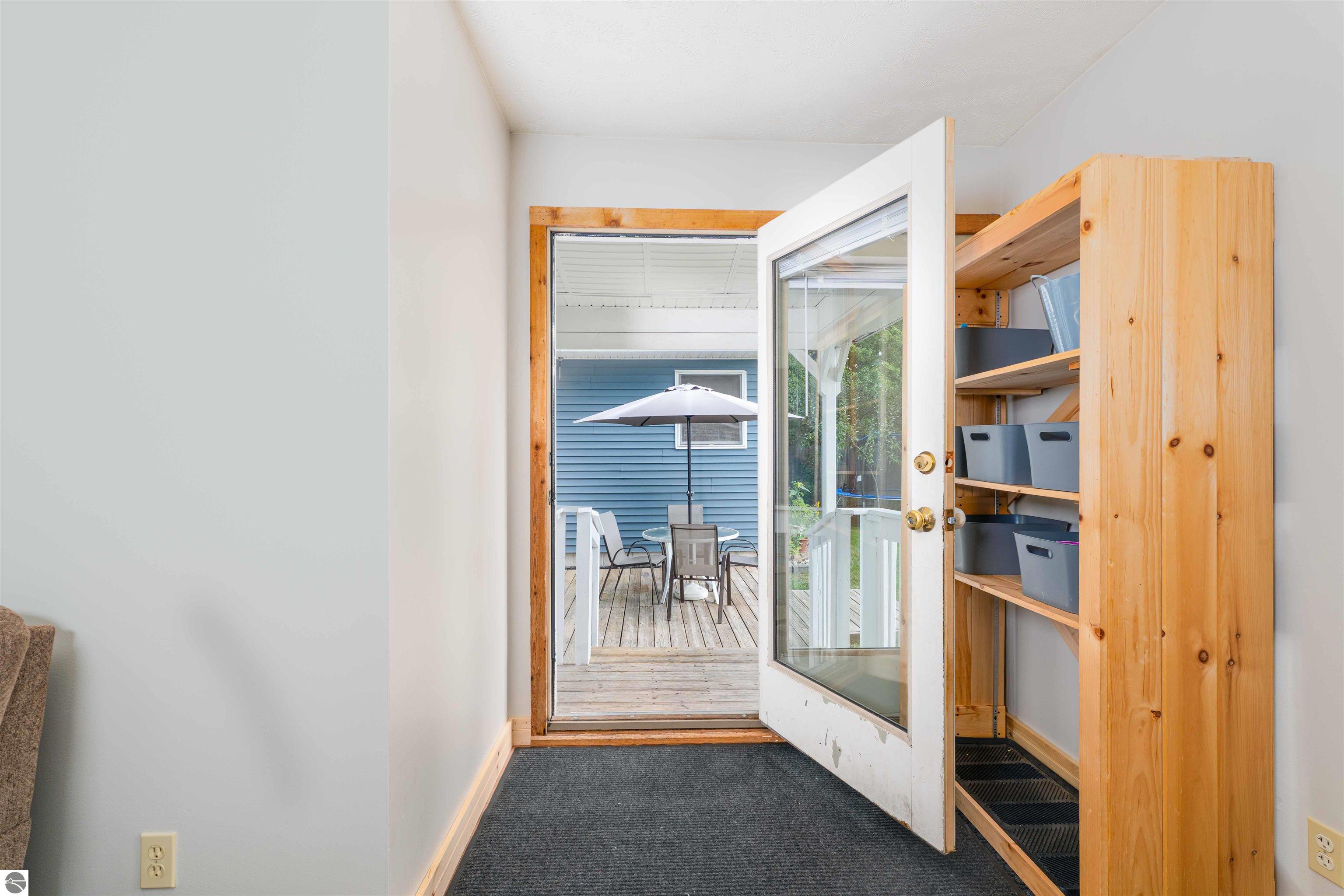 117 W Carl Street