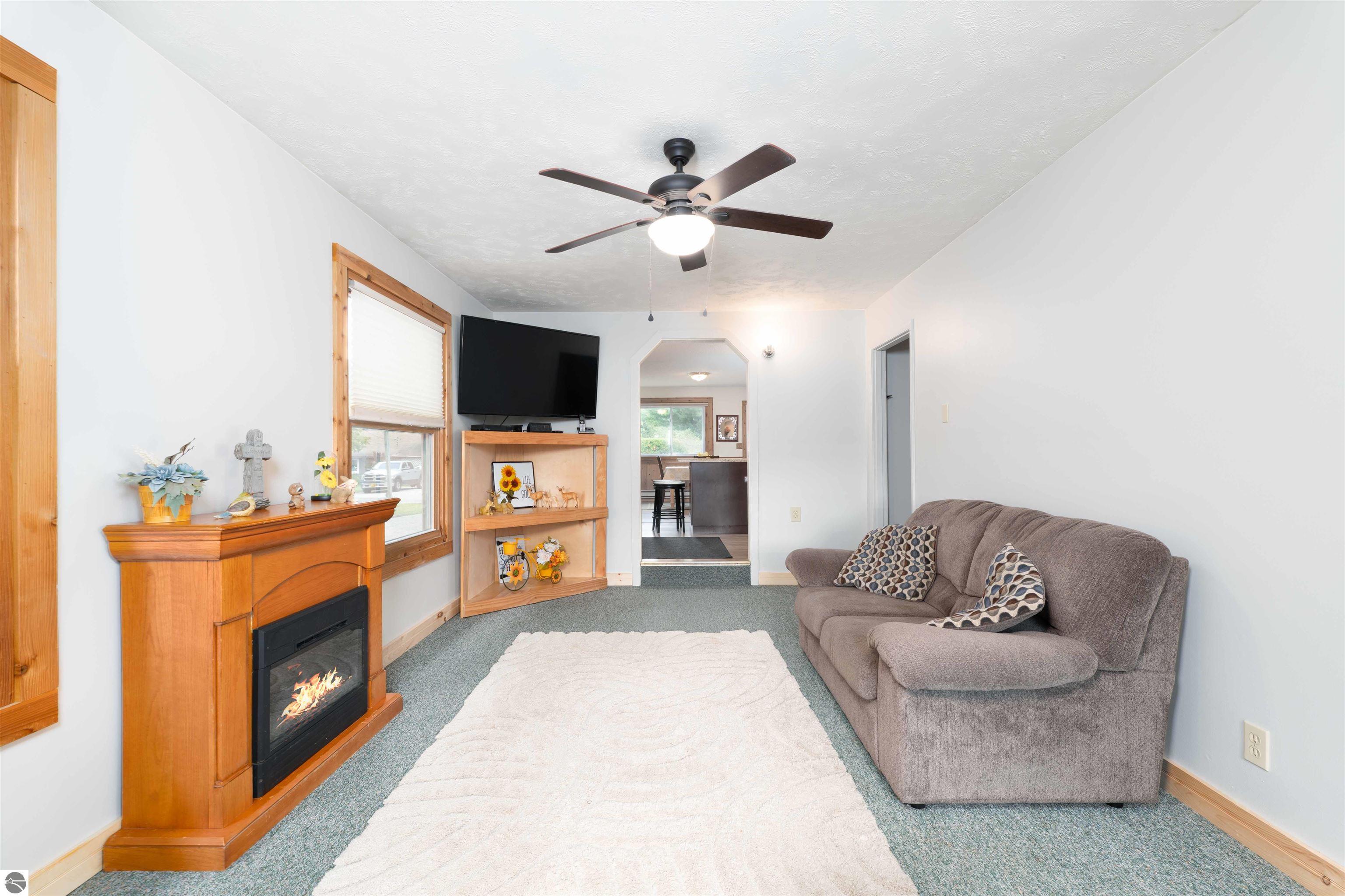 117 W Carl Street