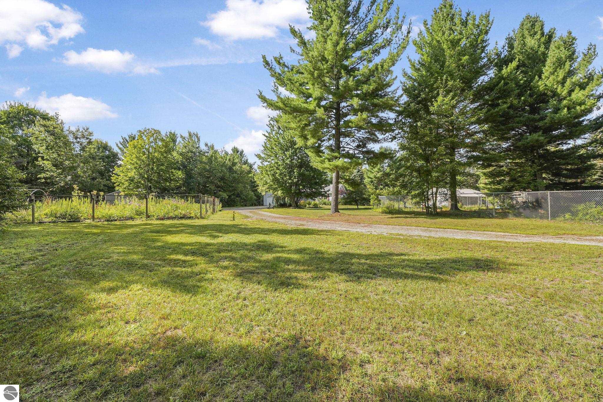 2368 Langs Lane