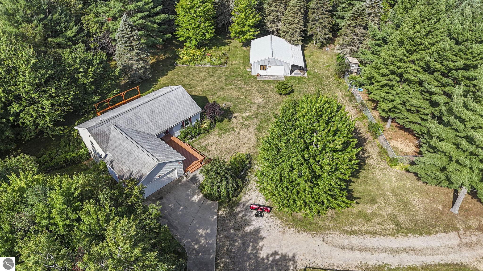 2368 Langs Lane