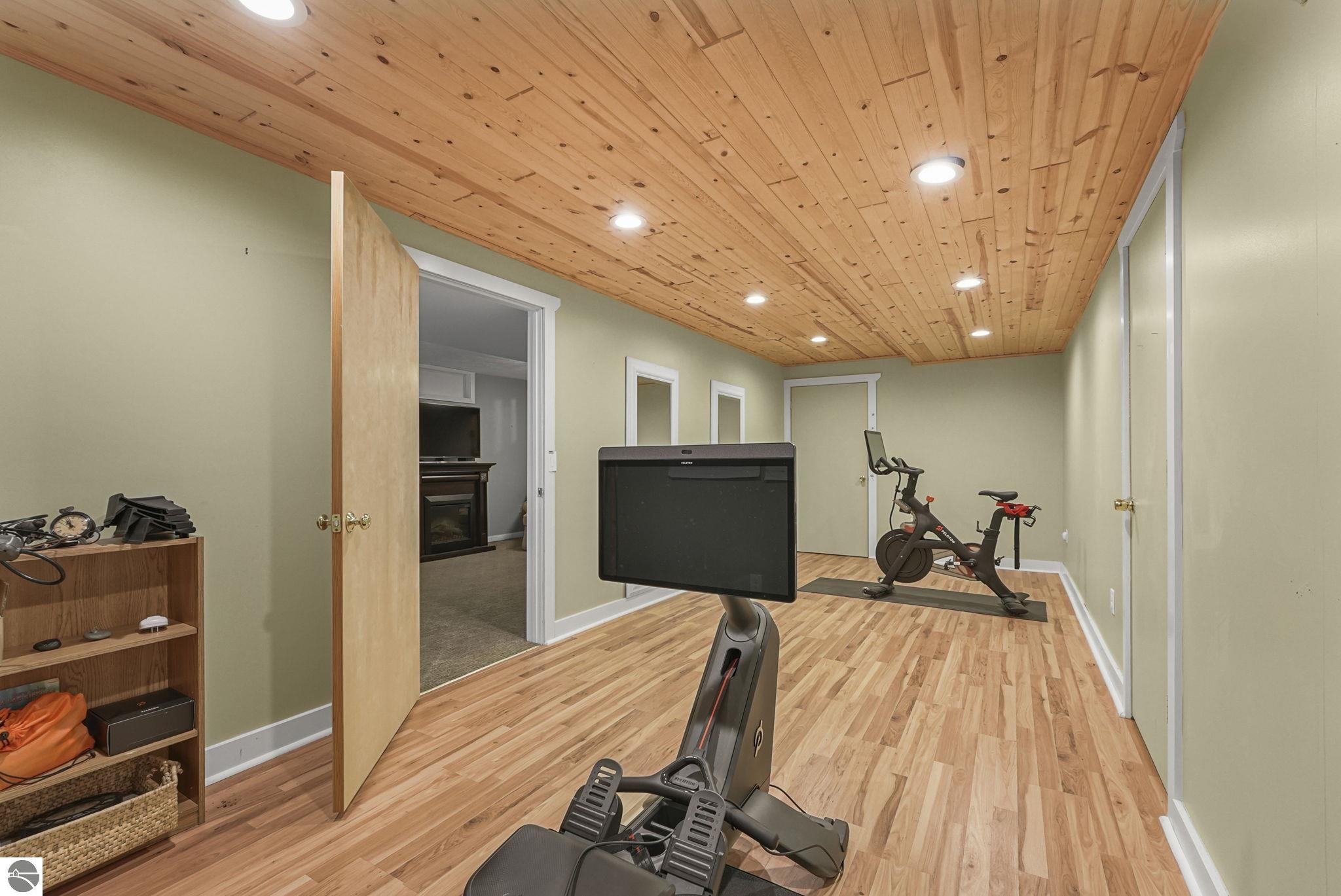 2368 Langs Lane