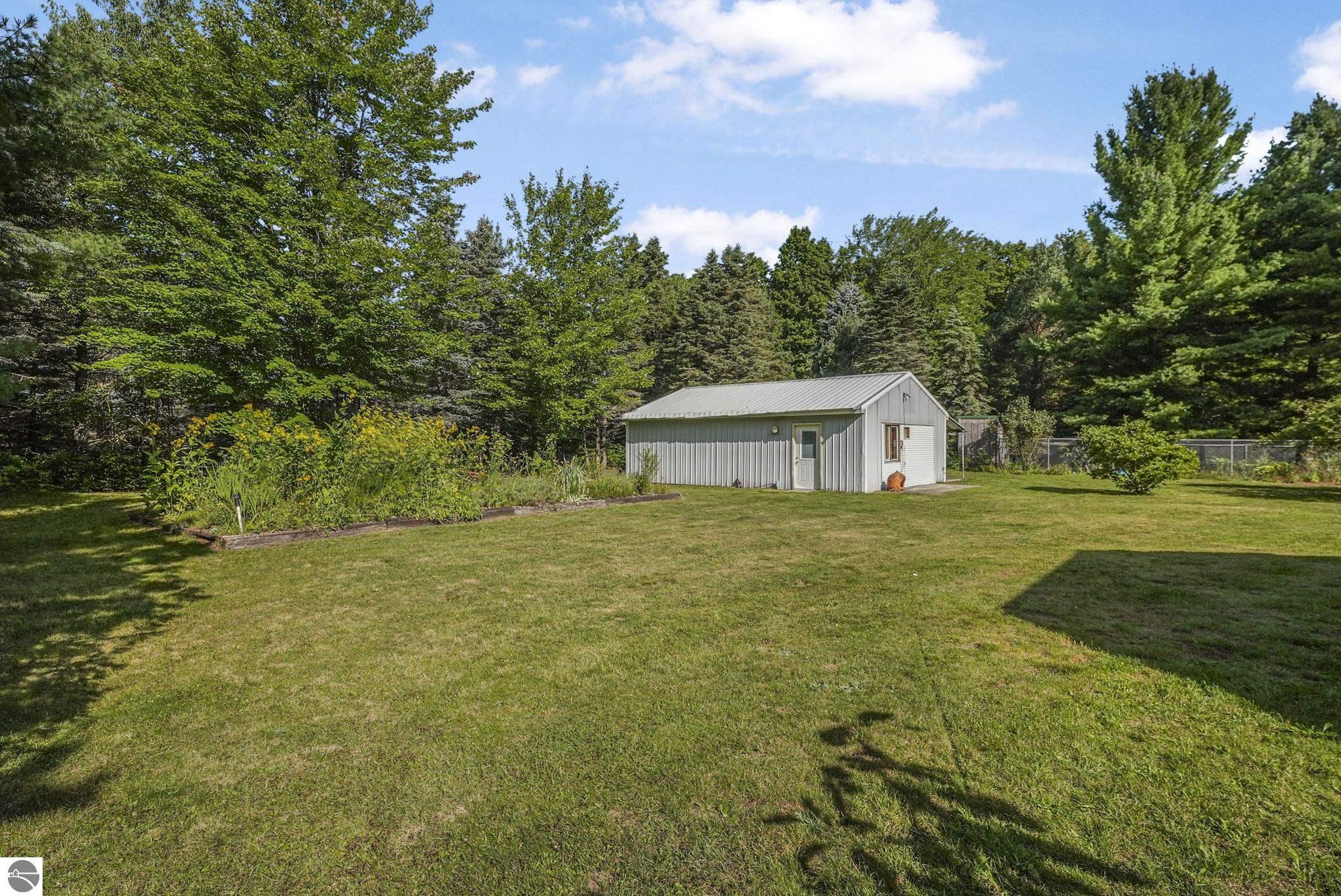 2368 Langs Lane