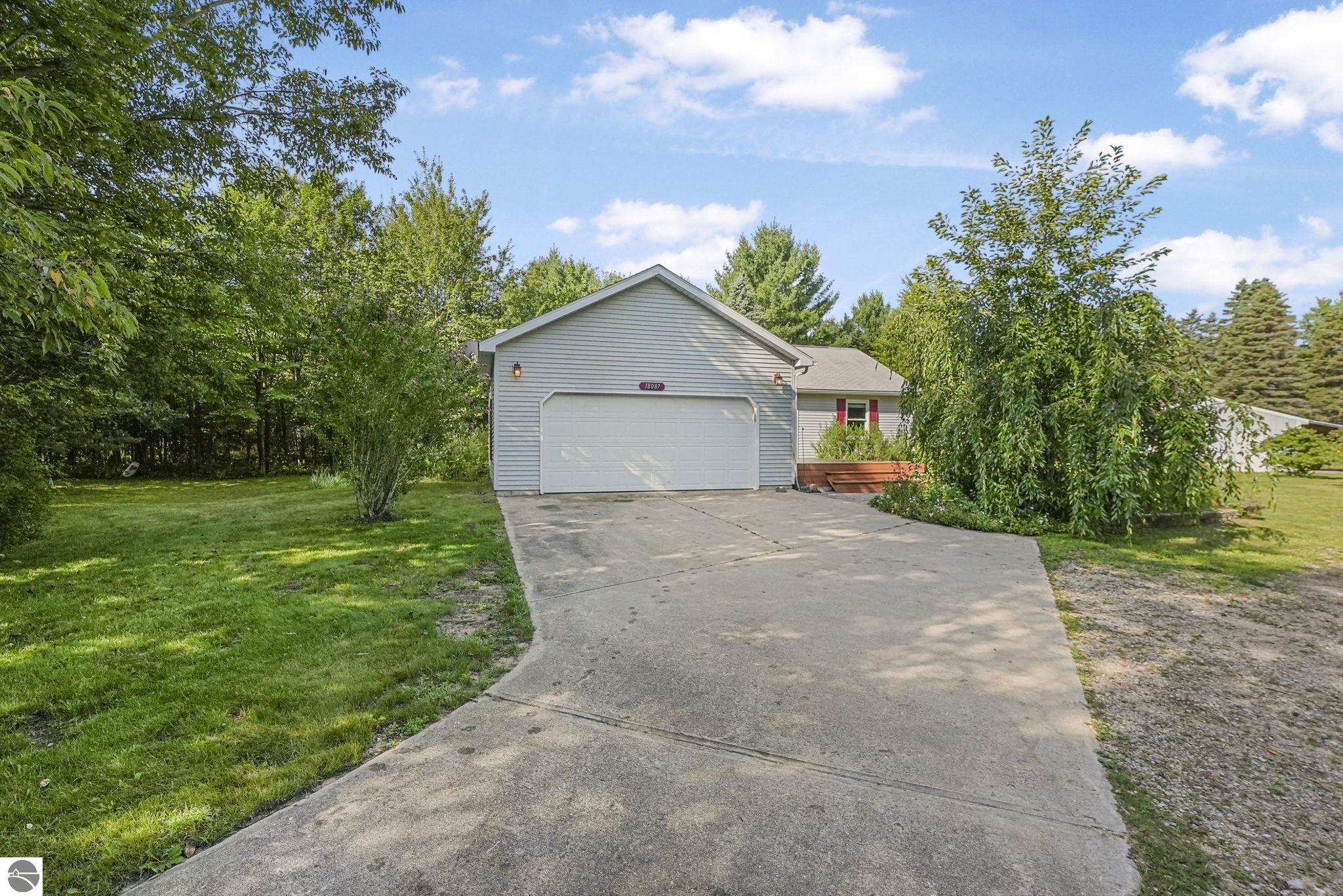 2368 Langs Lane