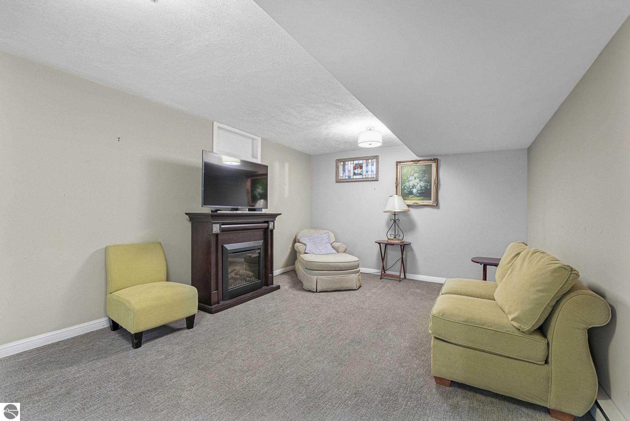2368 Langs Lane