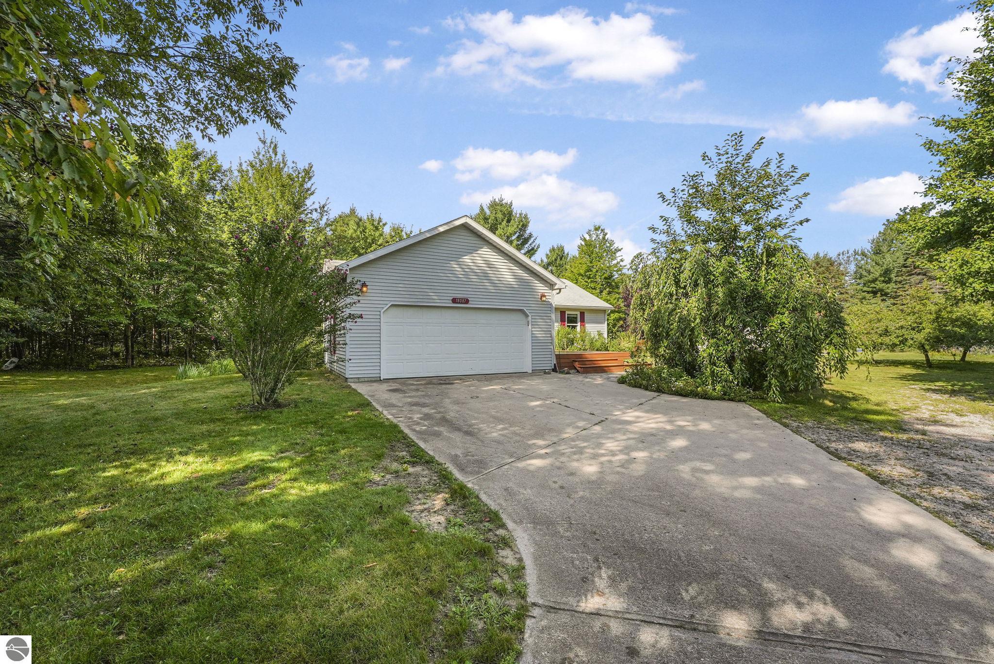 2368 Langs Lane