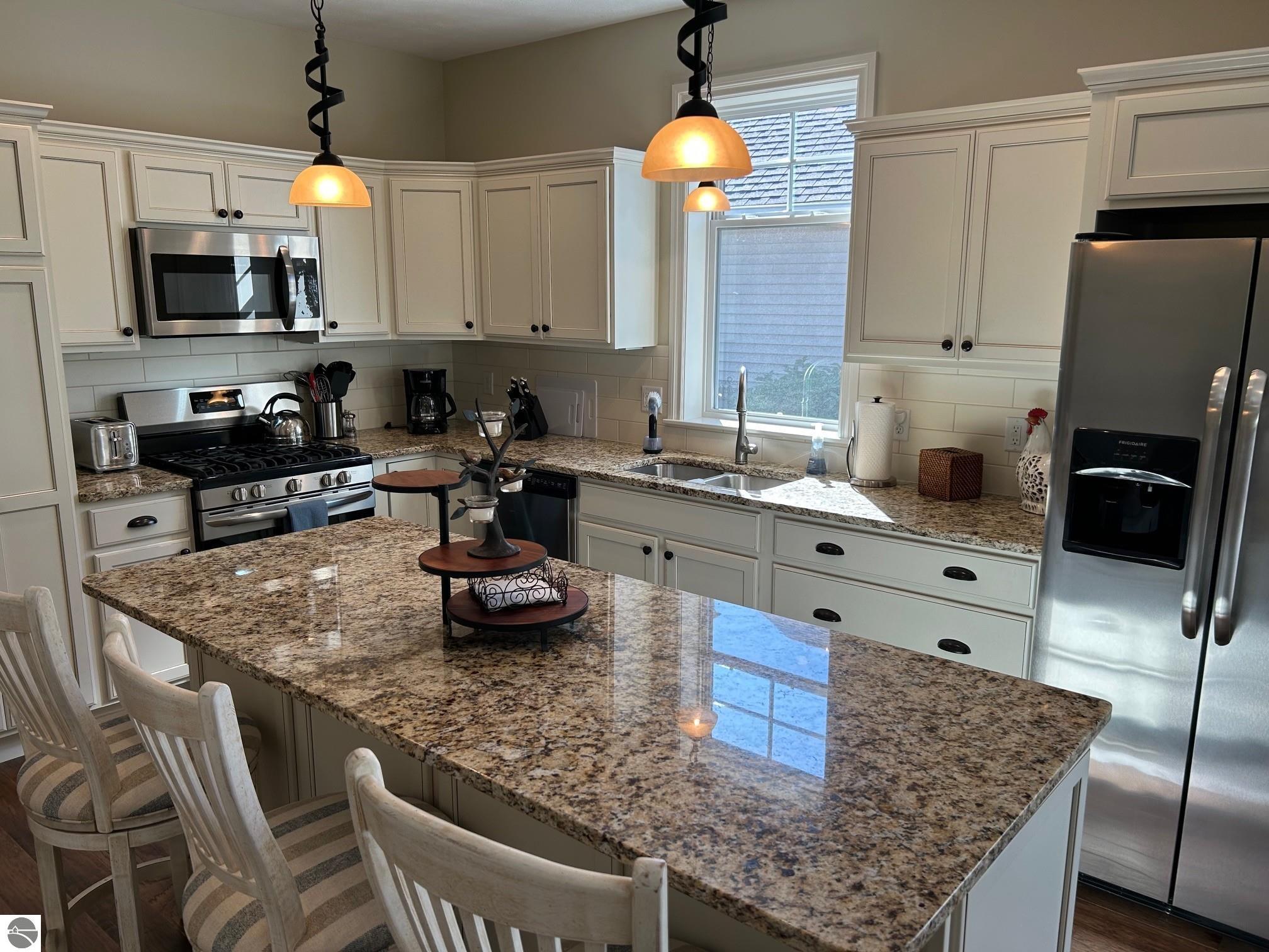 2641 Club Court
