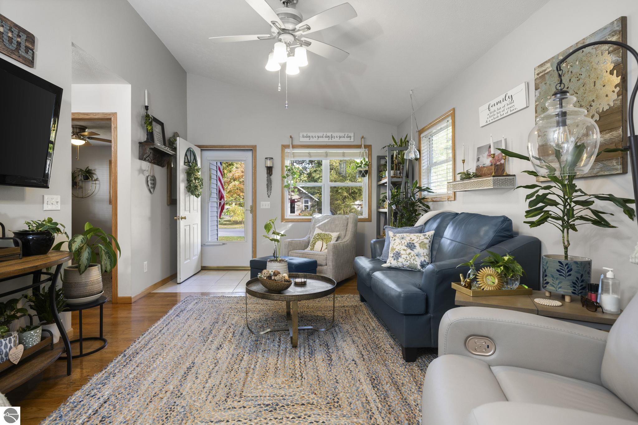 828 Baldwin