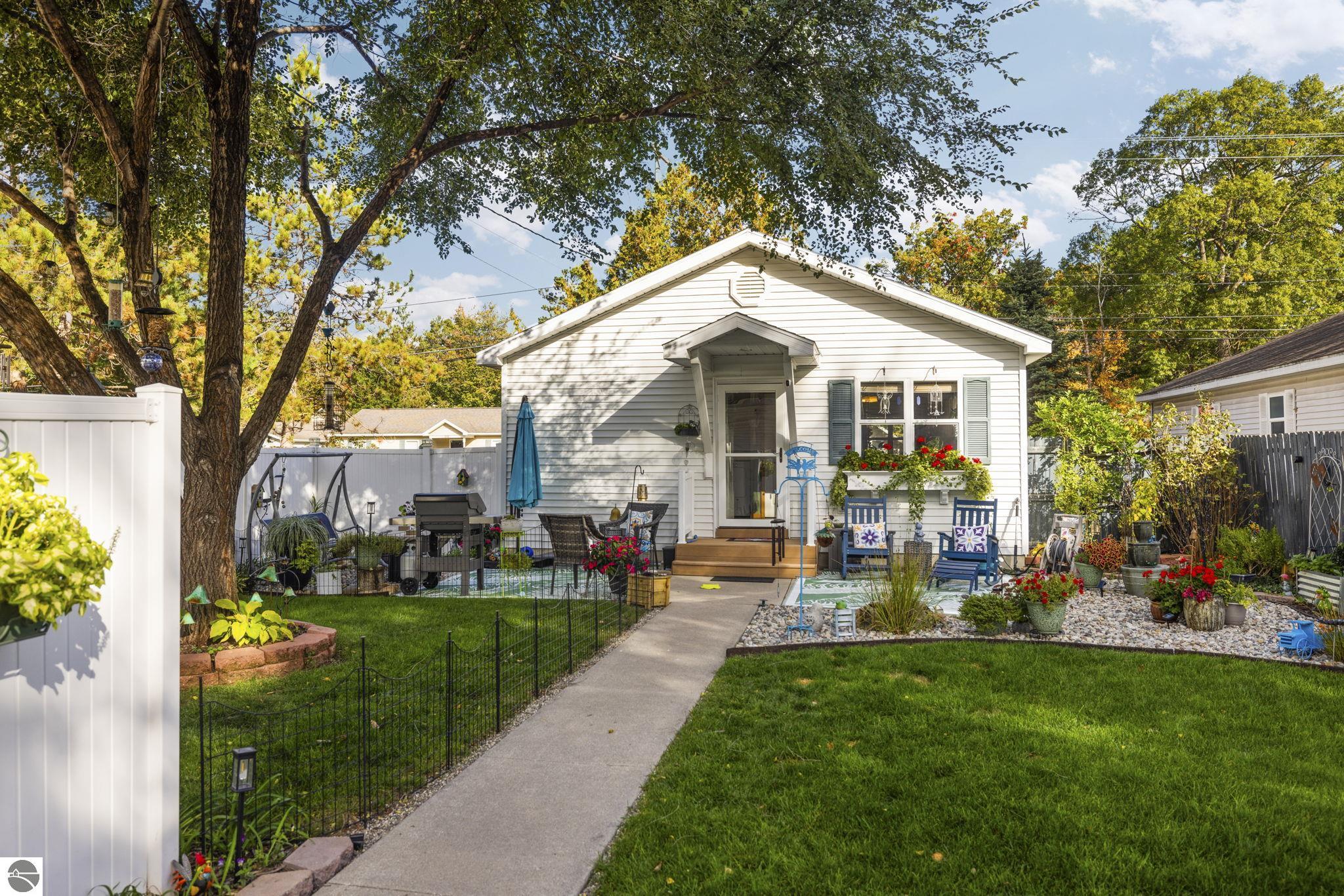 828 Baldwin