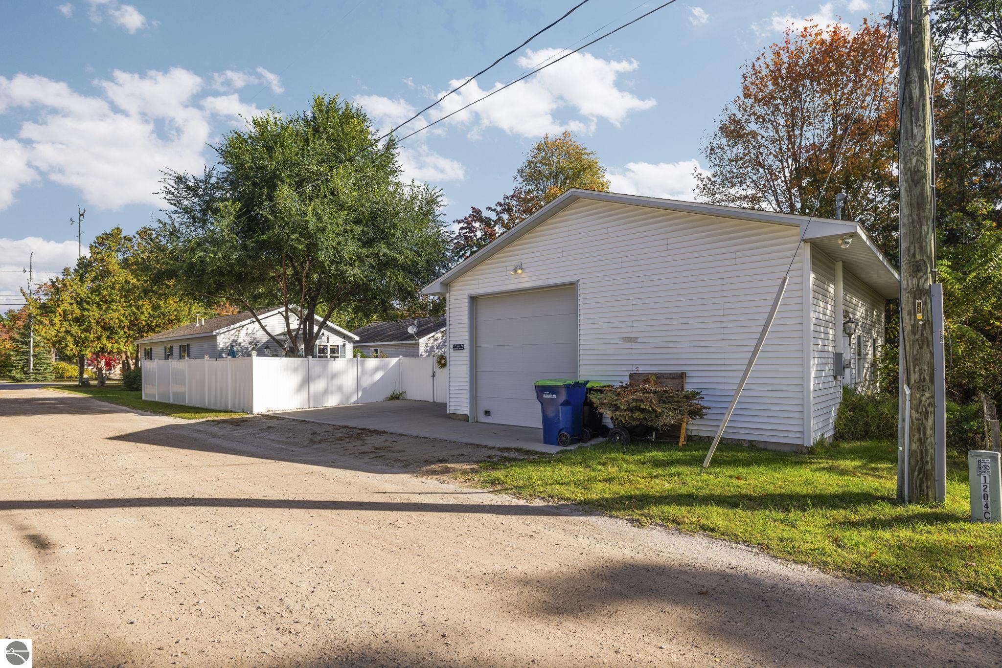 828 Baldwin