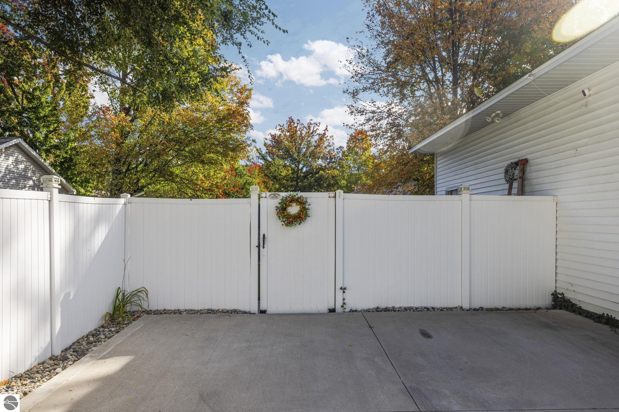 828 Baldwin