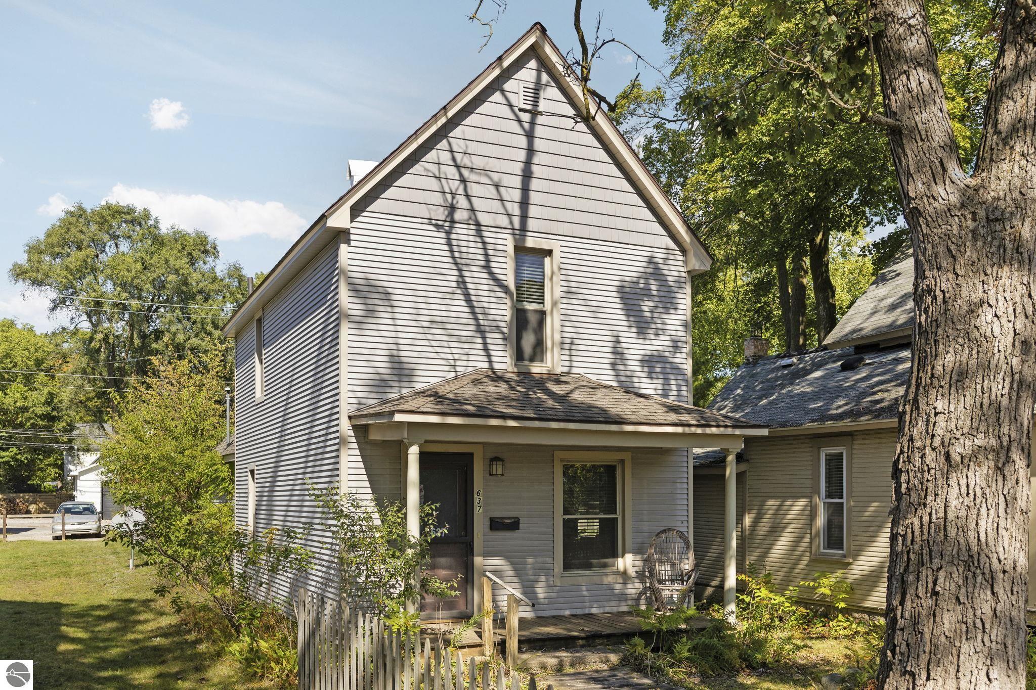 637,639,641 E Eighth Street